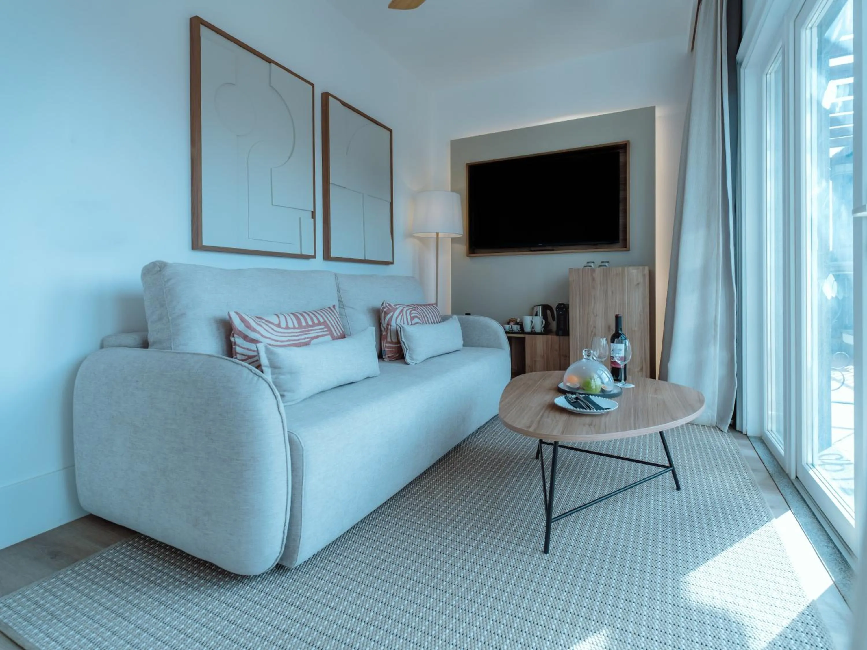 TV and multimedia in Dreams Madeira Resort Spa & Marina