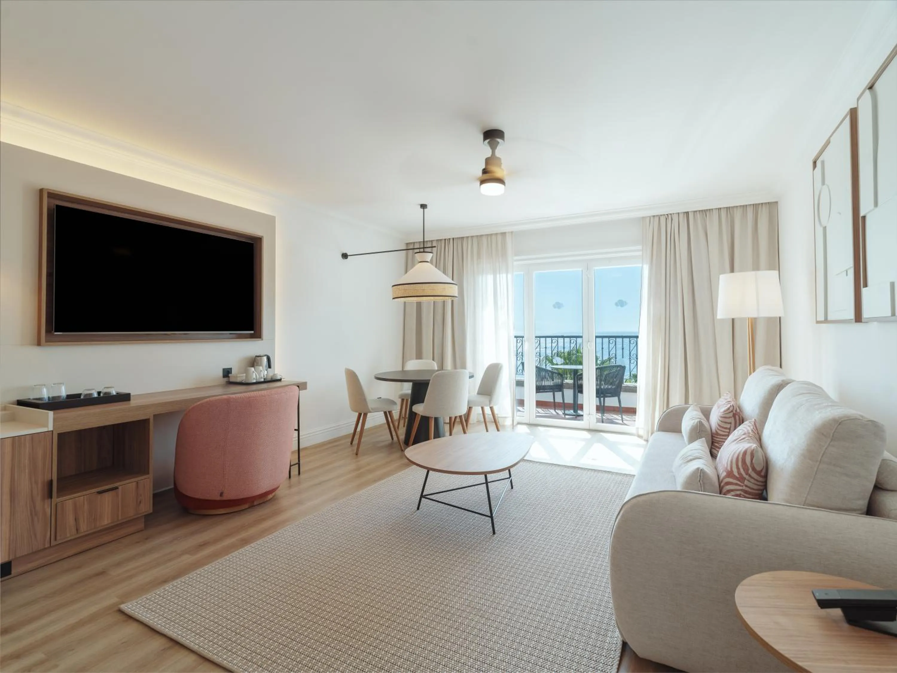 TV and multimedia in Dreams Madeira Resort Spa & Marina