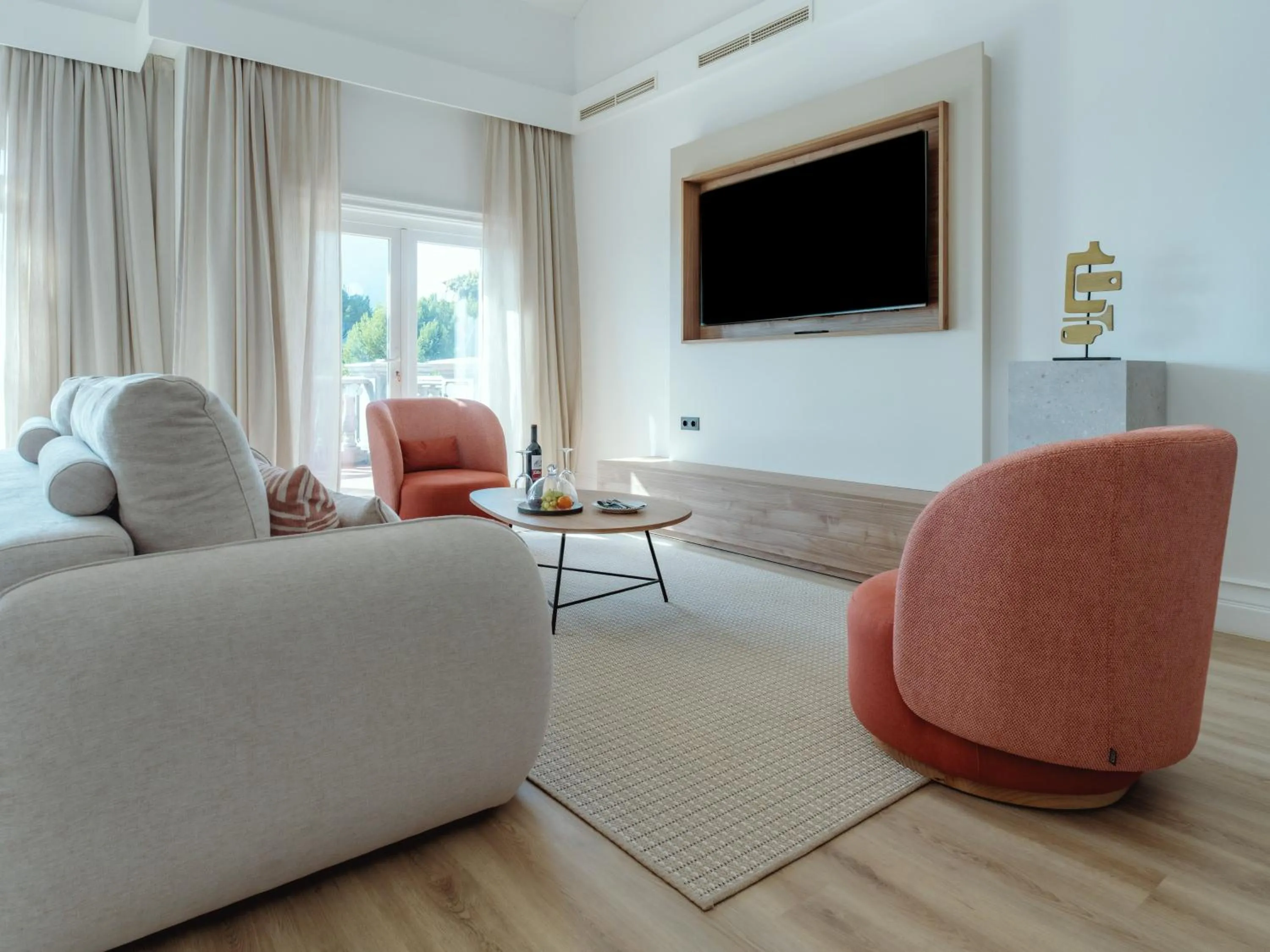 TV and multimedia in Dreams Madeira Resort Spa & Marina