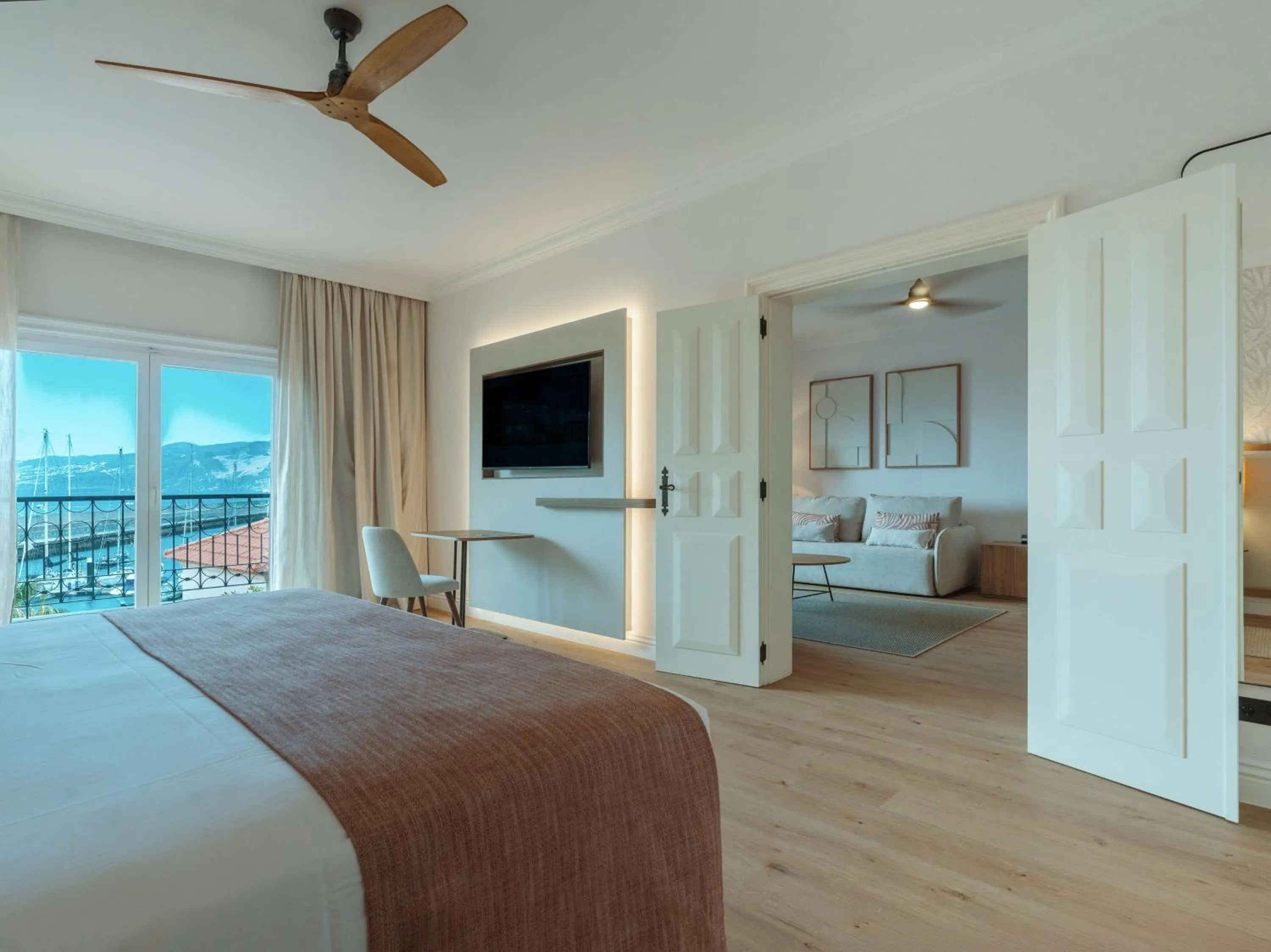 Photo of the whole room, Bed in Dreams Madeira Resort Spa & Marina