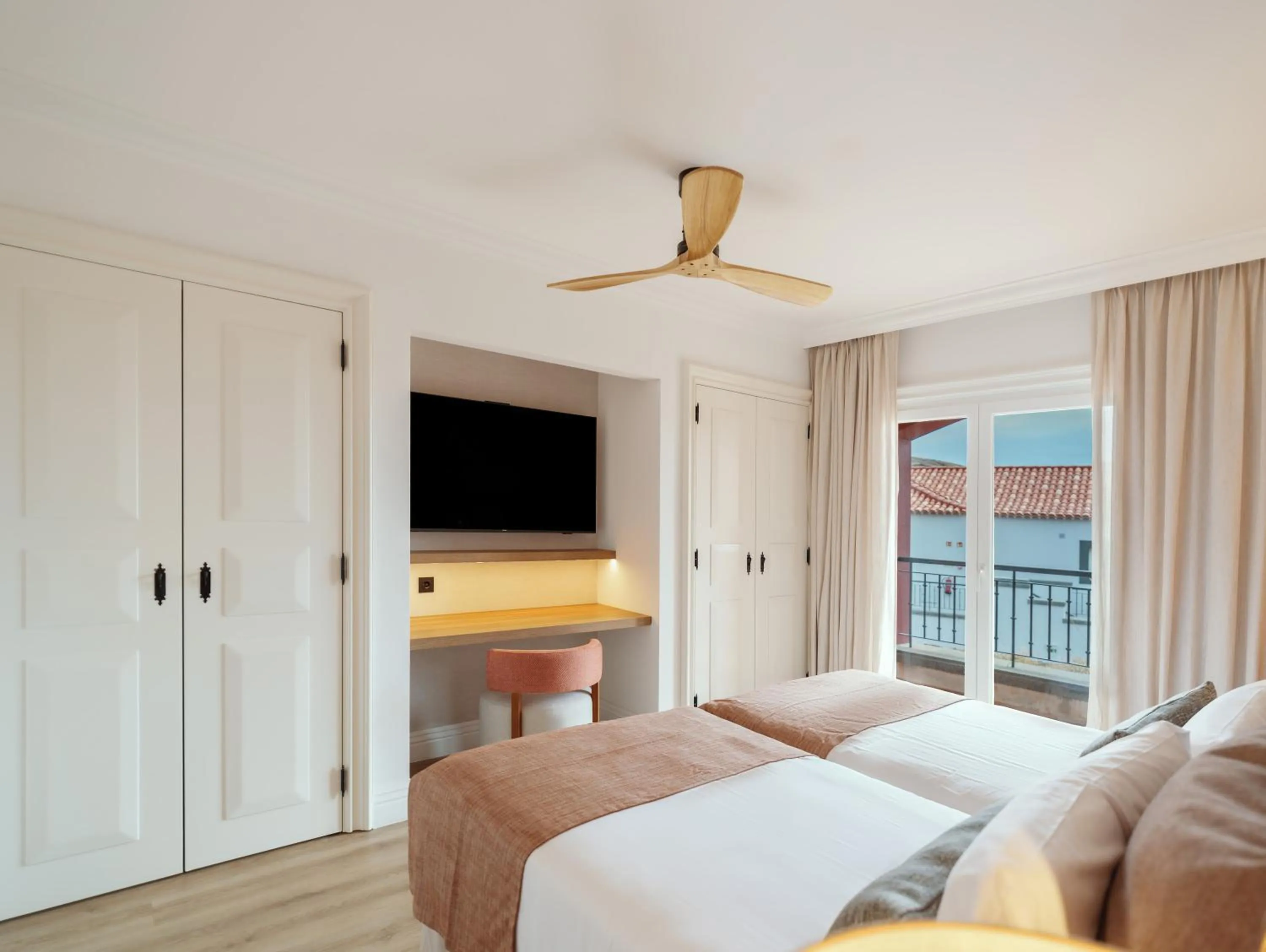 TV and multimedia, Bed in Dreams Madeira Resort Spa & Marina