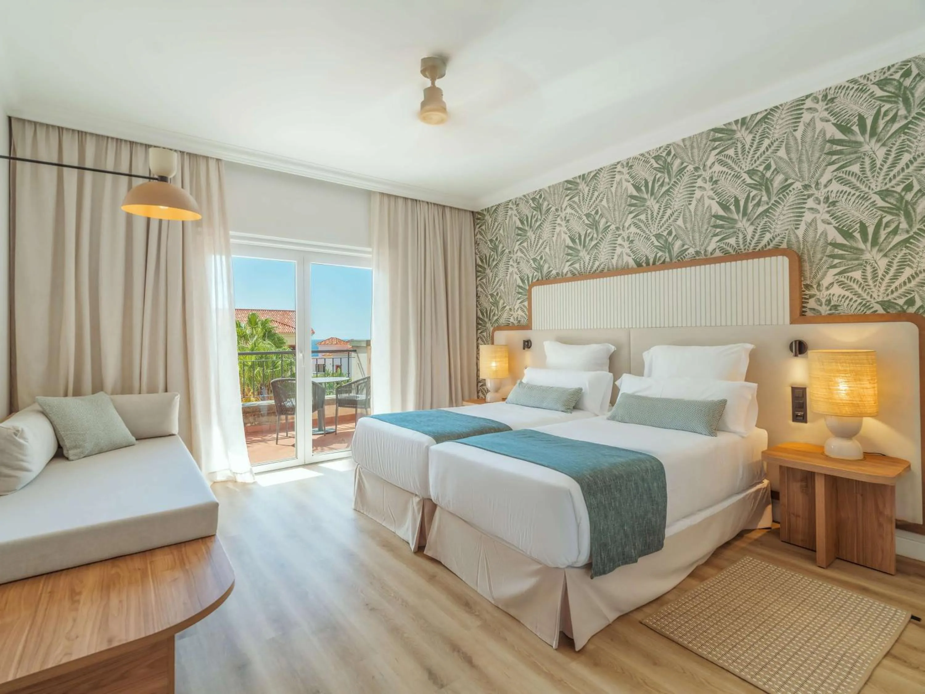 Photo of the whole room, Bed in Dreams Madeira Resort Spa & Marina