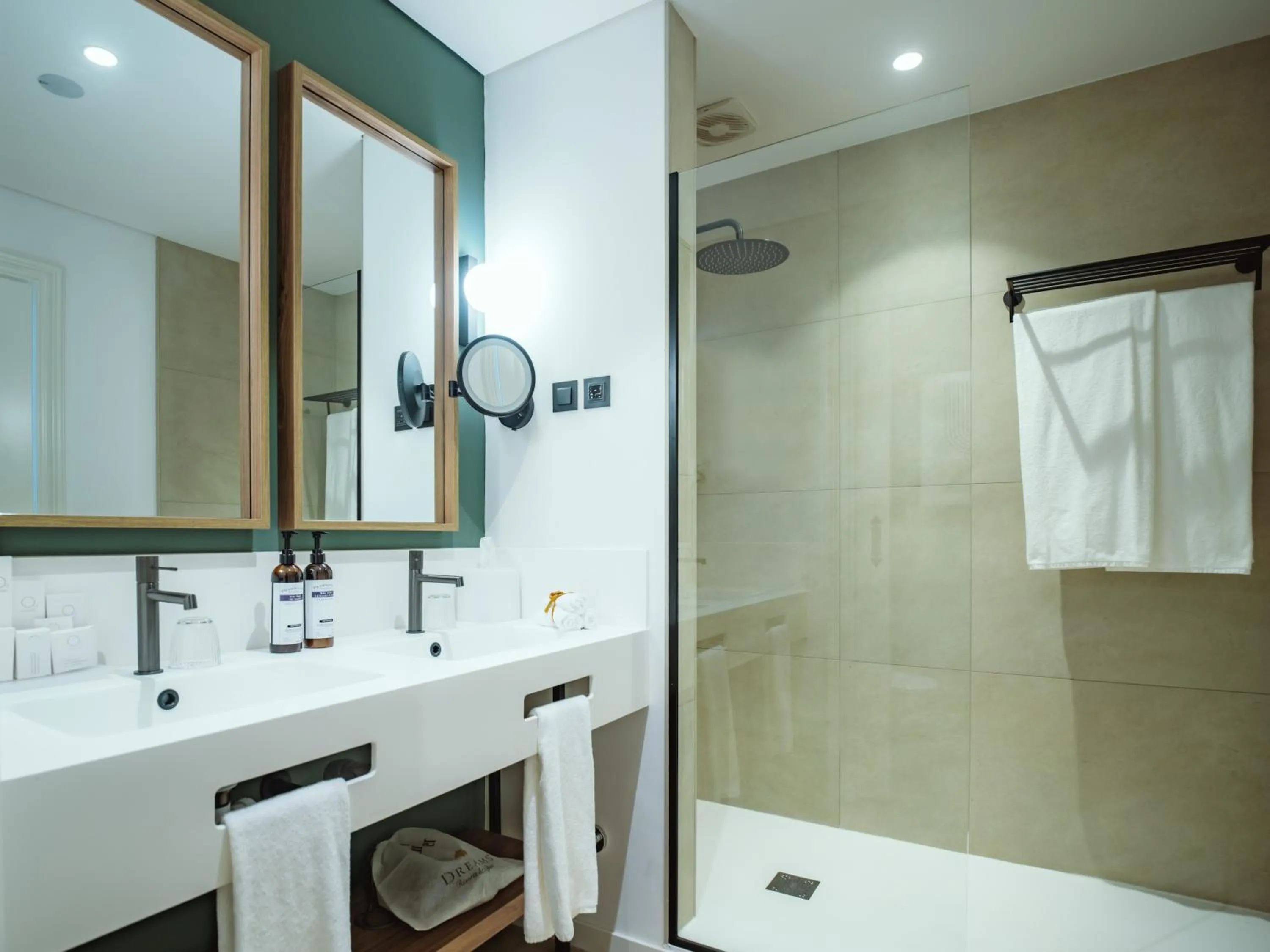 Bathroom in Dreams Madeira Resort Spa & Marina