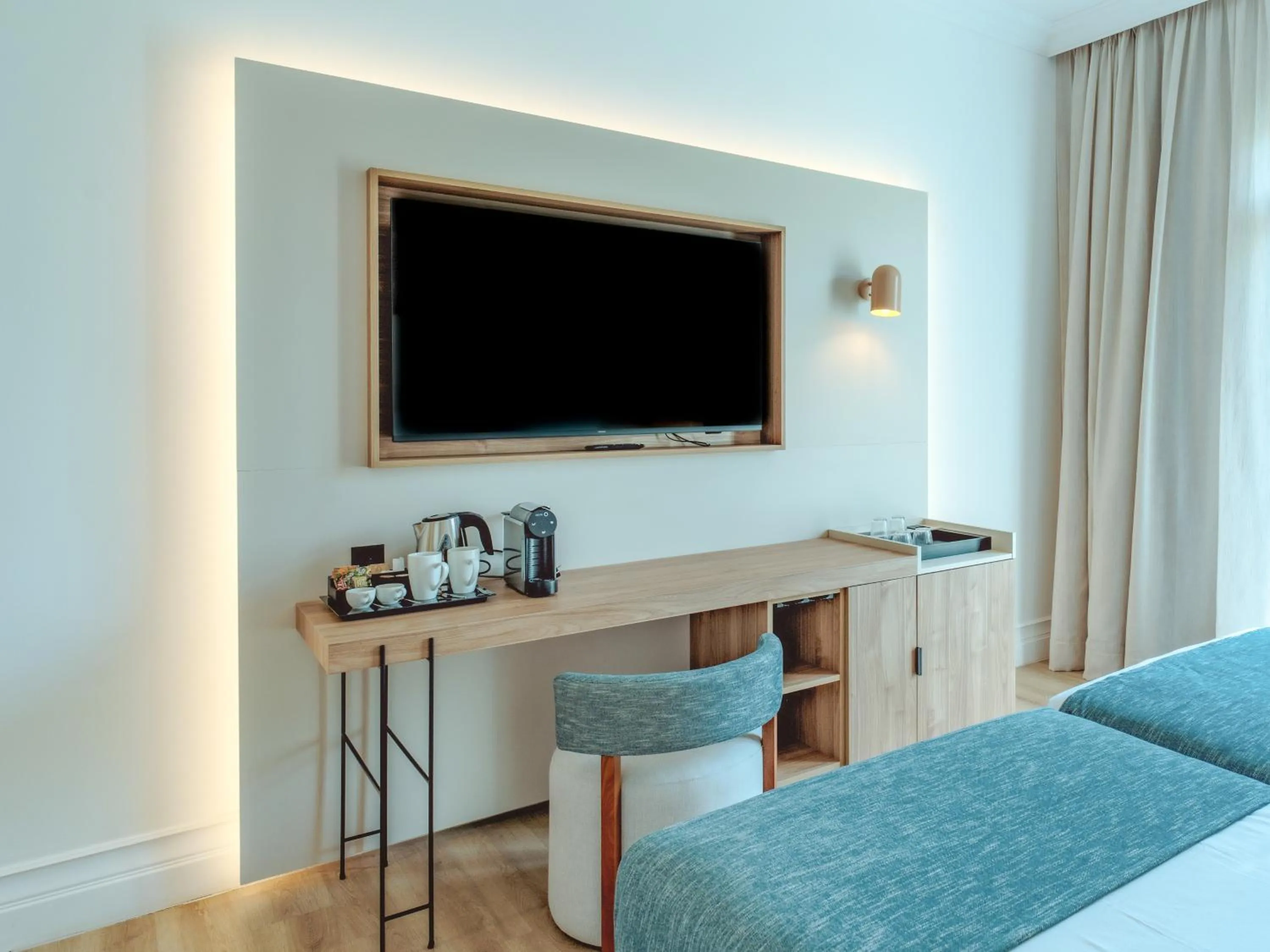 TV and multimedia, Bed in Dreams Madeira Resort Spa & Marina