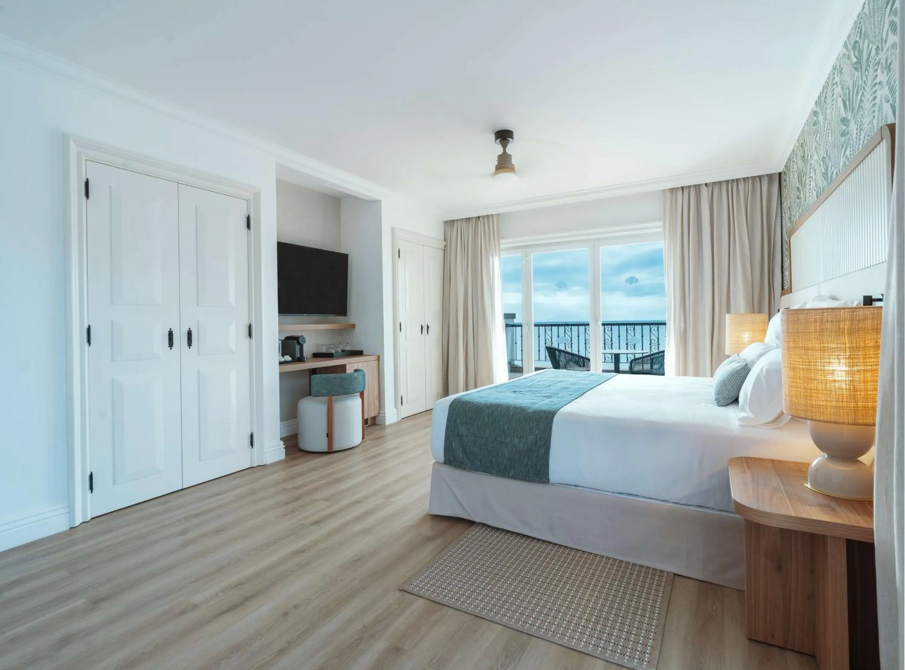 Photo of the whole room, Bed in Dreams Madeira Resort Spa & Marina