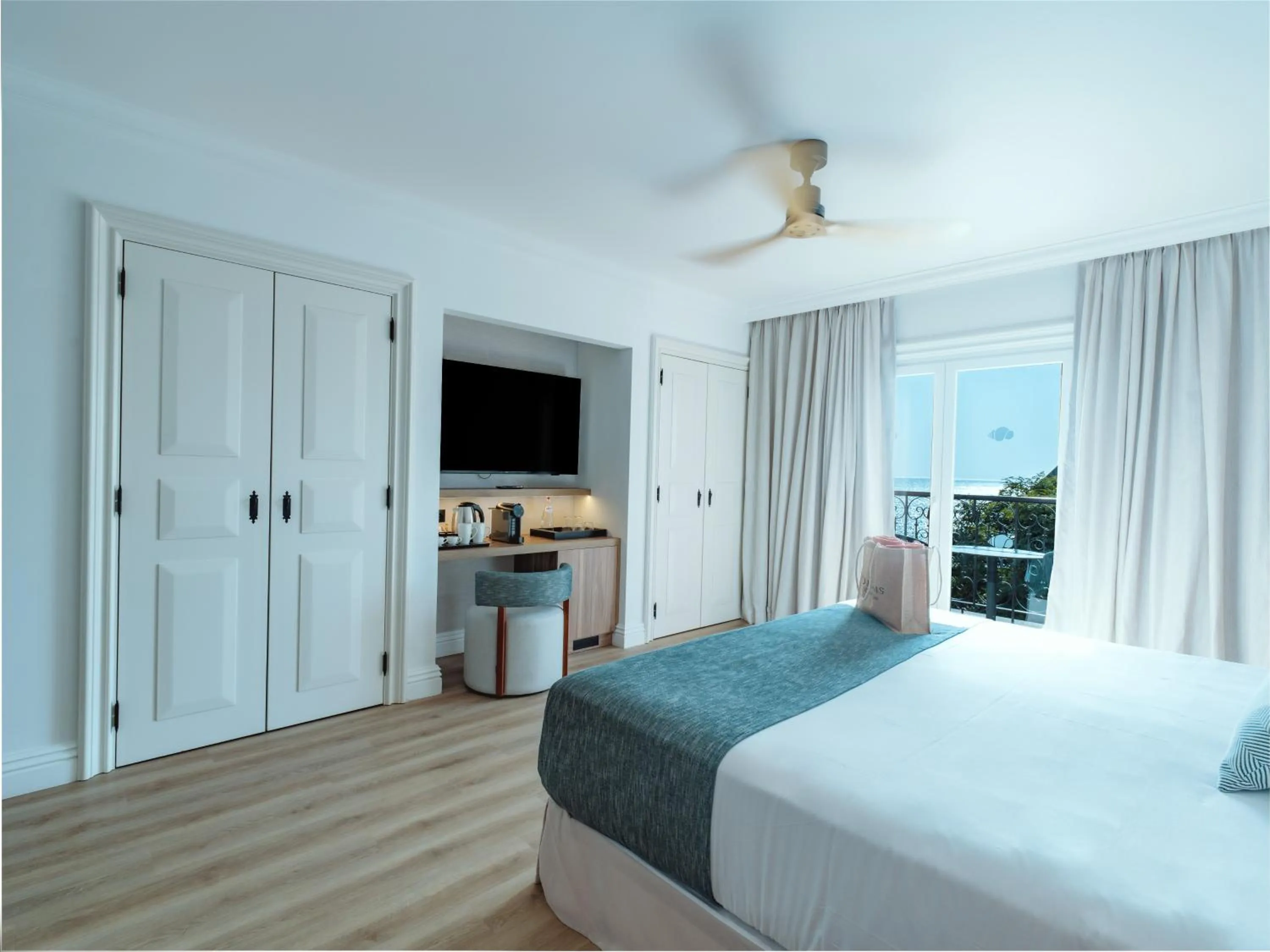 Bed in Dreams Madeira Resort Spa & Marina