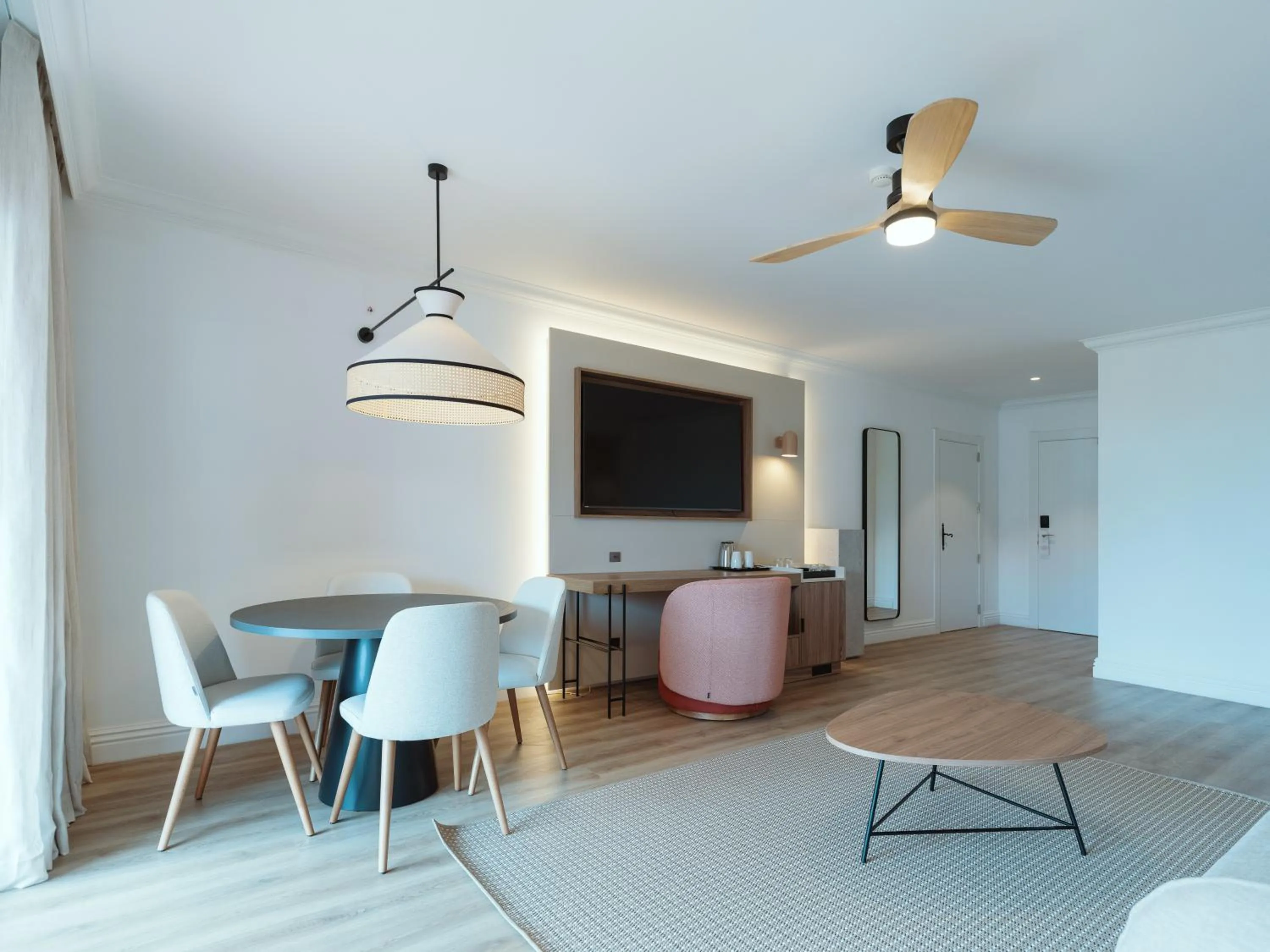 TV and multimedia in Dreams Madeira Resort Spa & Marina