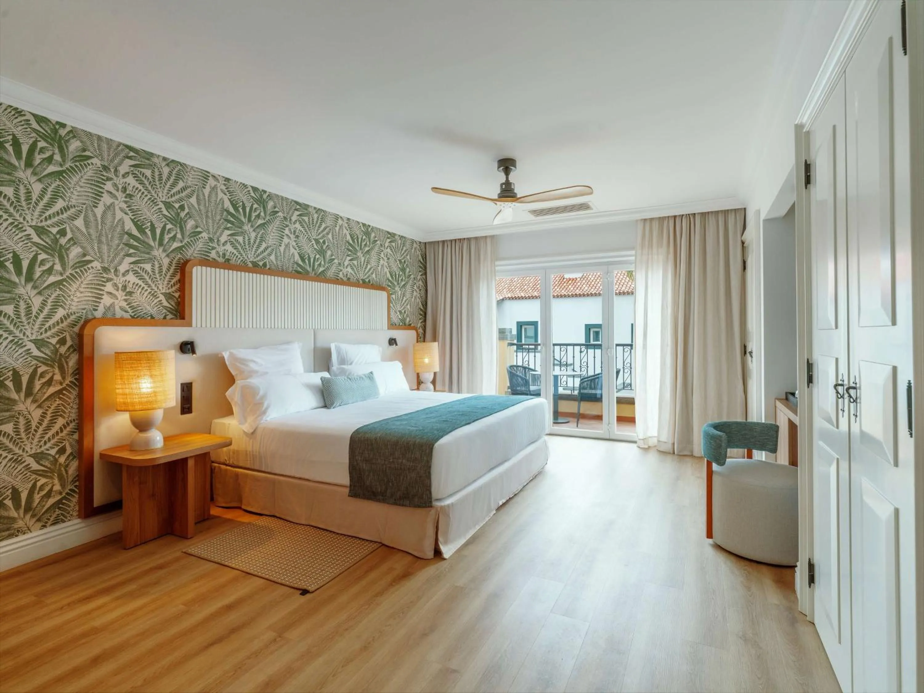 Photo of the whole room, Bed in Dreams Madeira Resort Spa & Marina