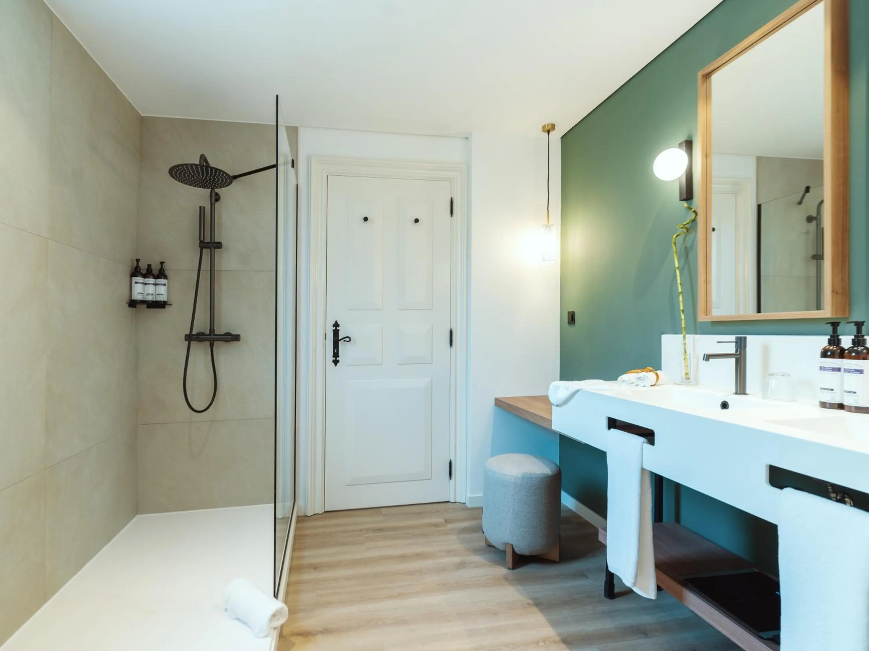 Shower in Dreams Madeira Resort Spa & Marina