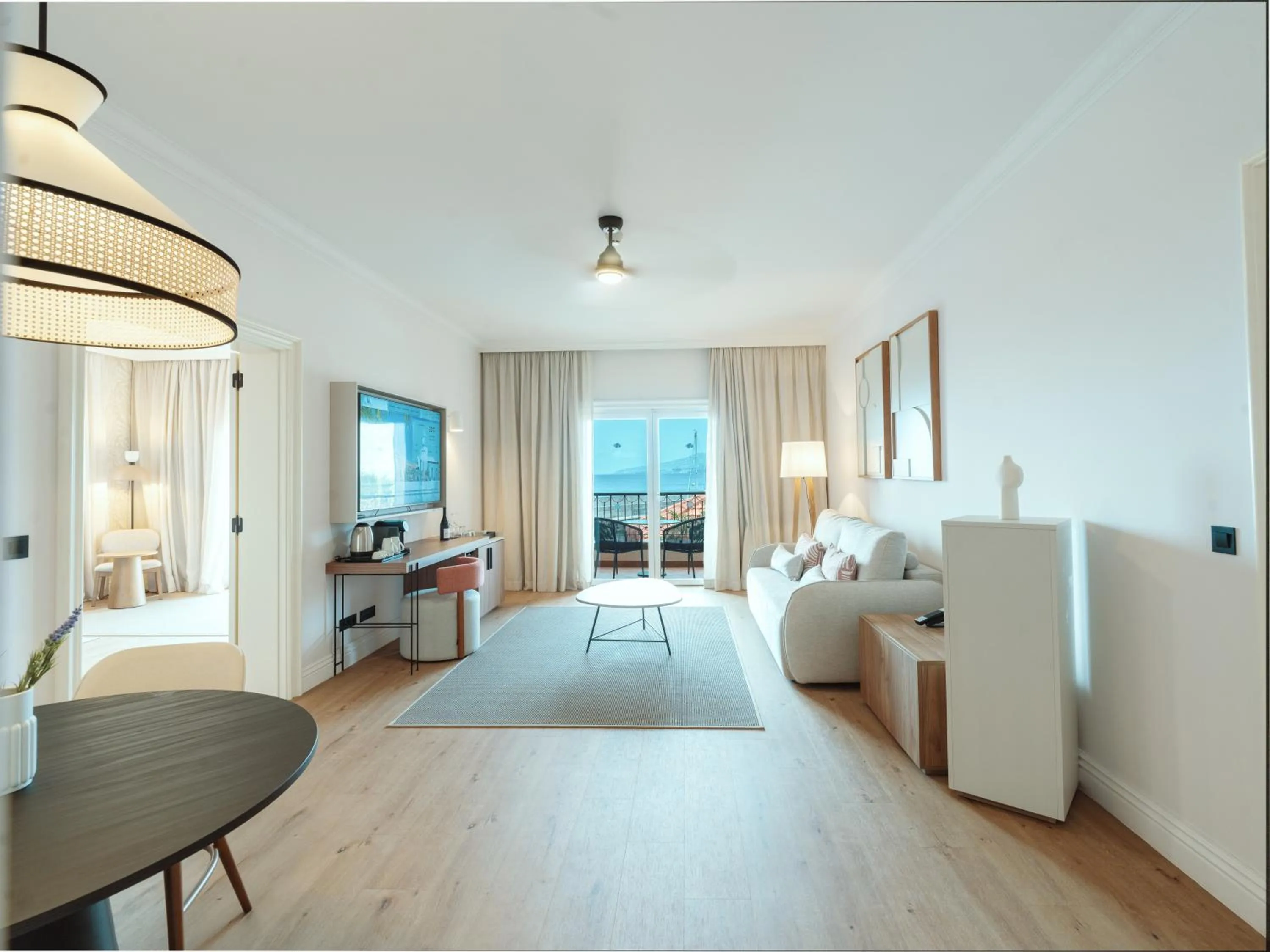 Living room, Bed in Dreams Madeira Resort Spa & Marina