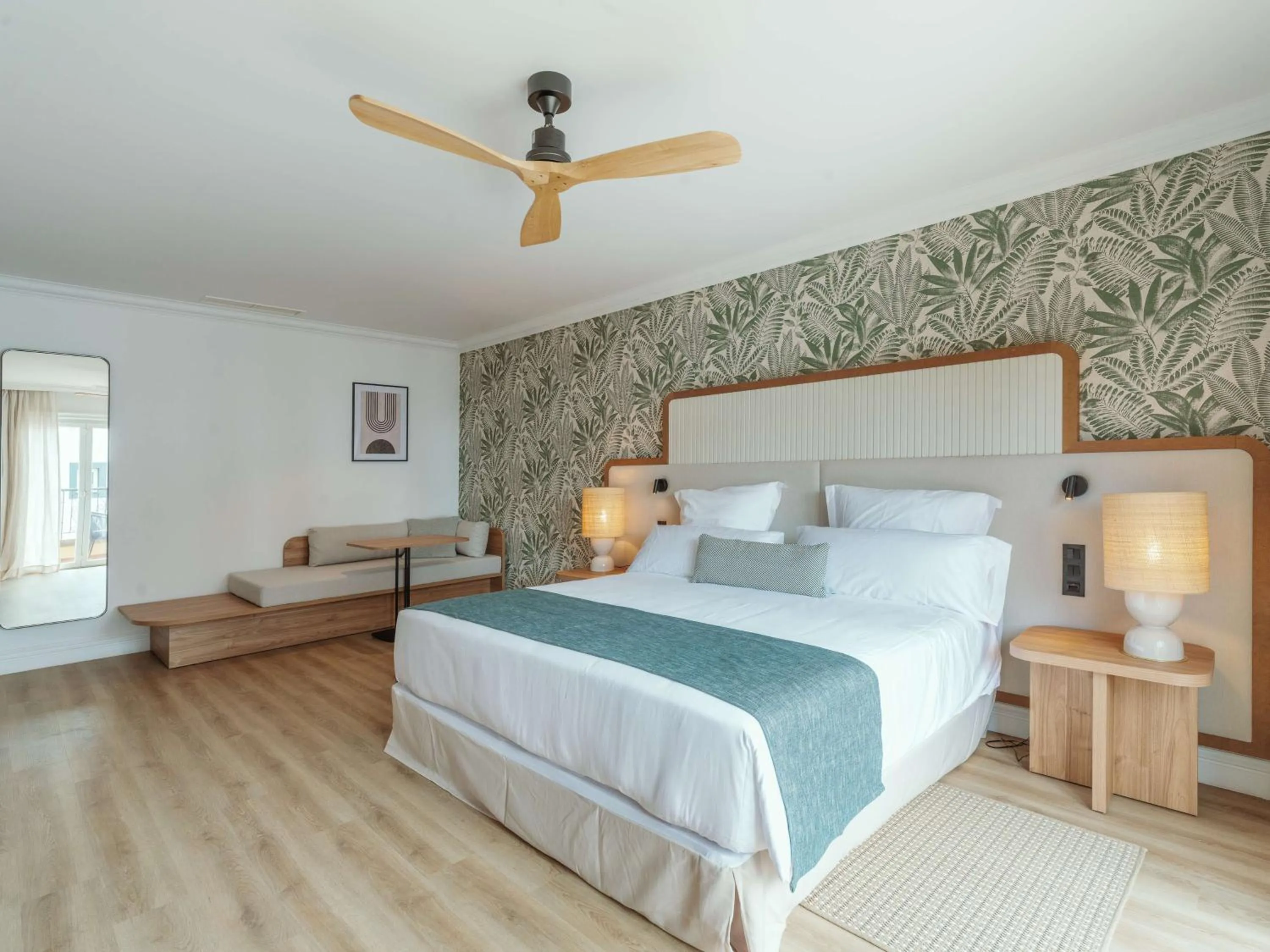 Photo of the whole room, Bed in Dreams Madeira Resort Spa & Marina