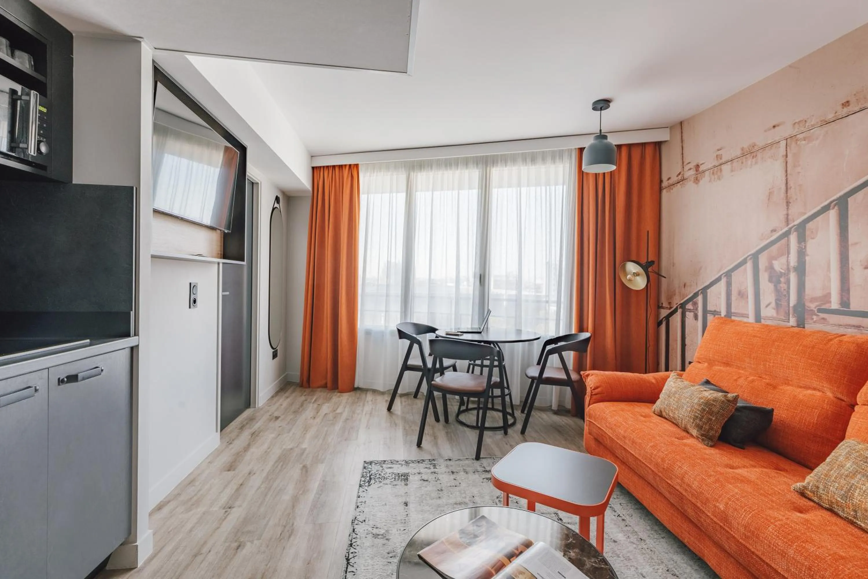 TV and multimedia in Appart'City Collection Paris Gare de Lyon