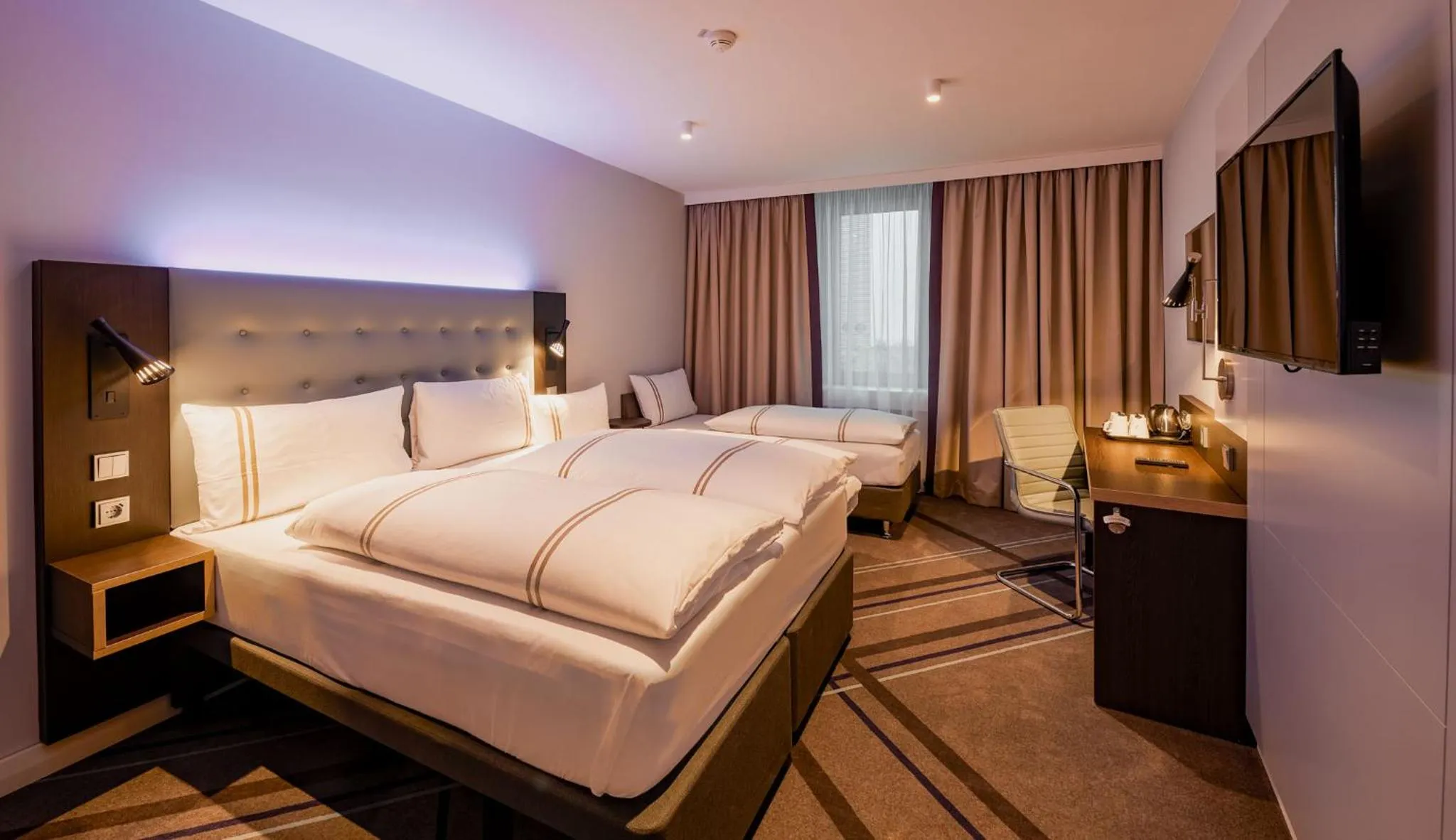 Standard Triple Room in Premier Inn Stuttgart City Europaviertel