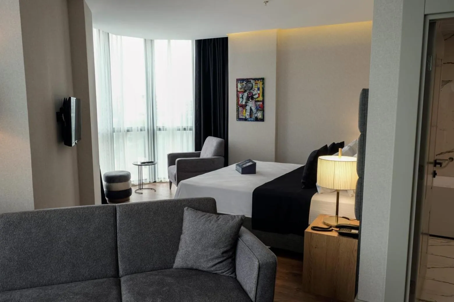 Shower, Bed in Brand Business Hotel