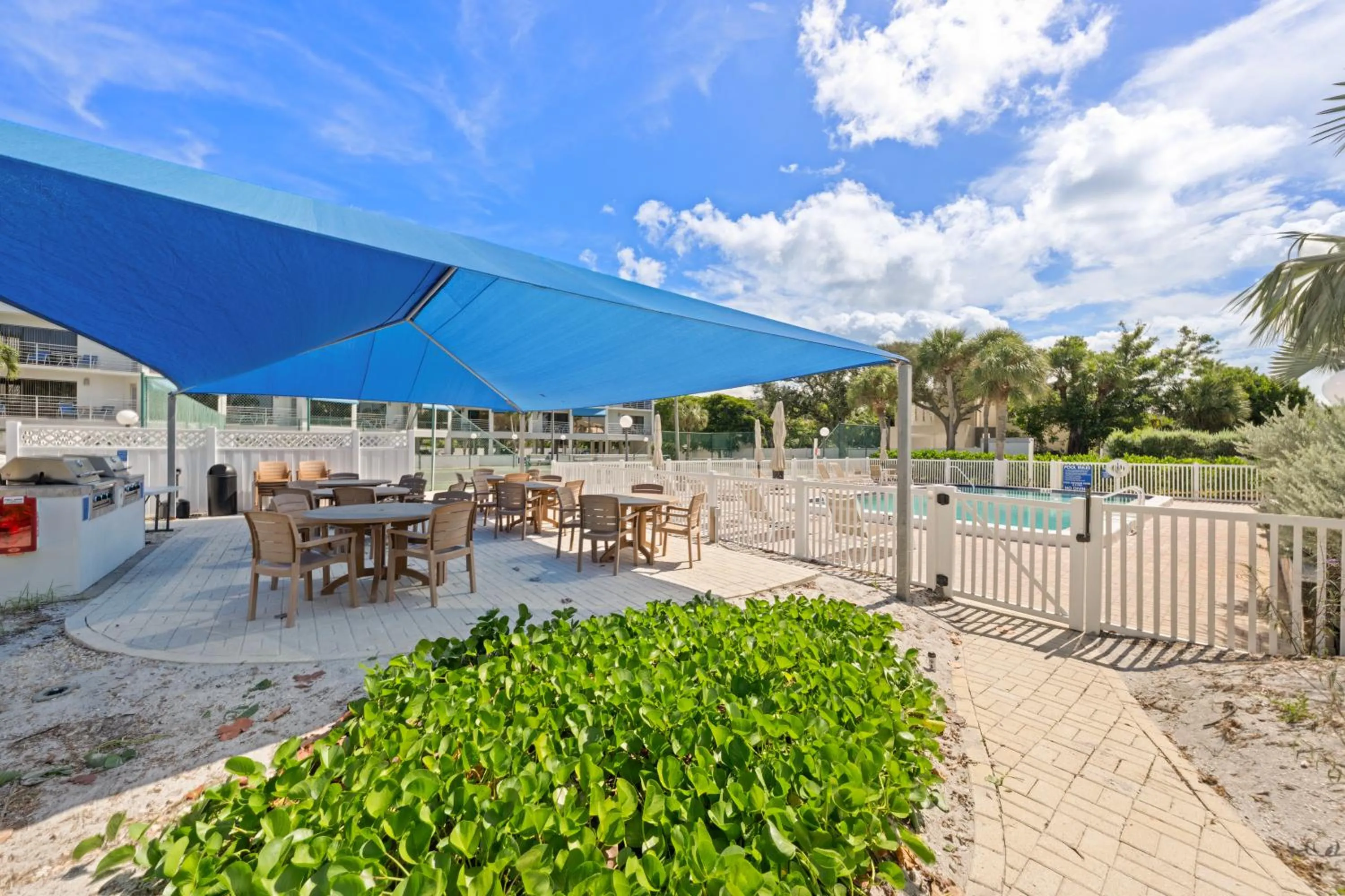 Gulf Tides of Longboat Key by Coolvacay