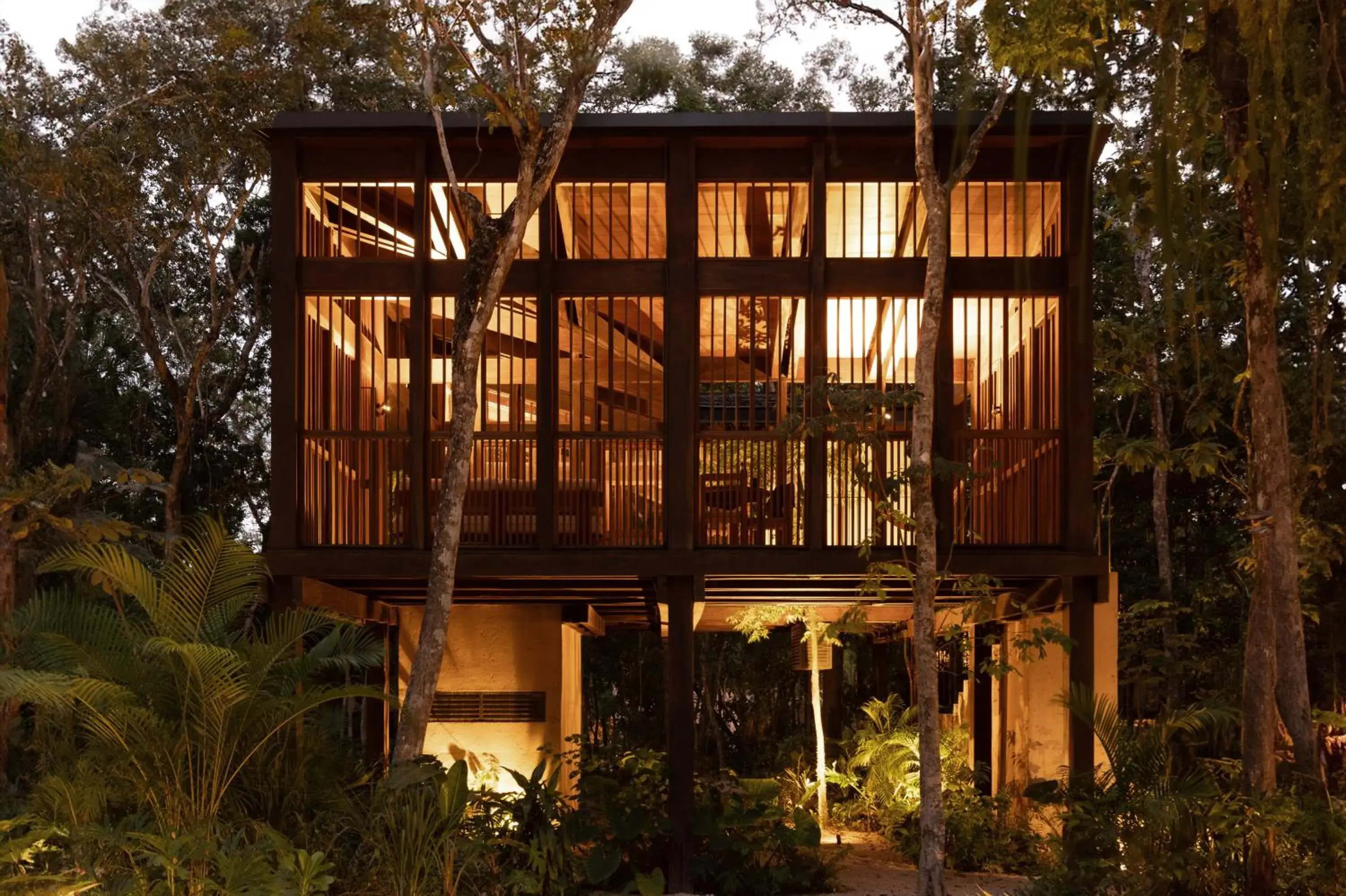 Master Pool Treehouse King Bed in Boca de Agua Bacalar Master Pool Treehouse King Bed in Boca de Agua Bacalar