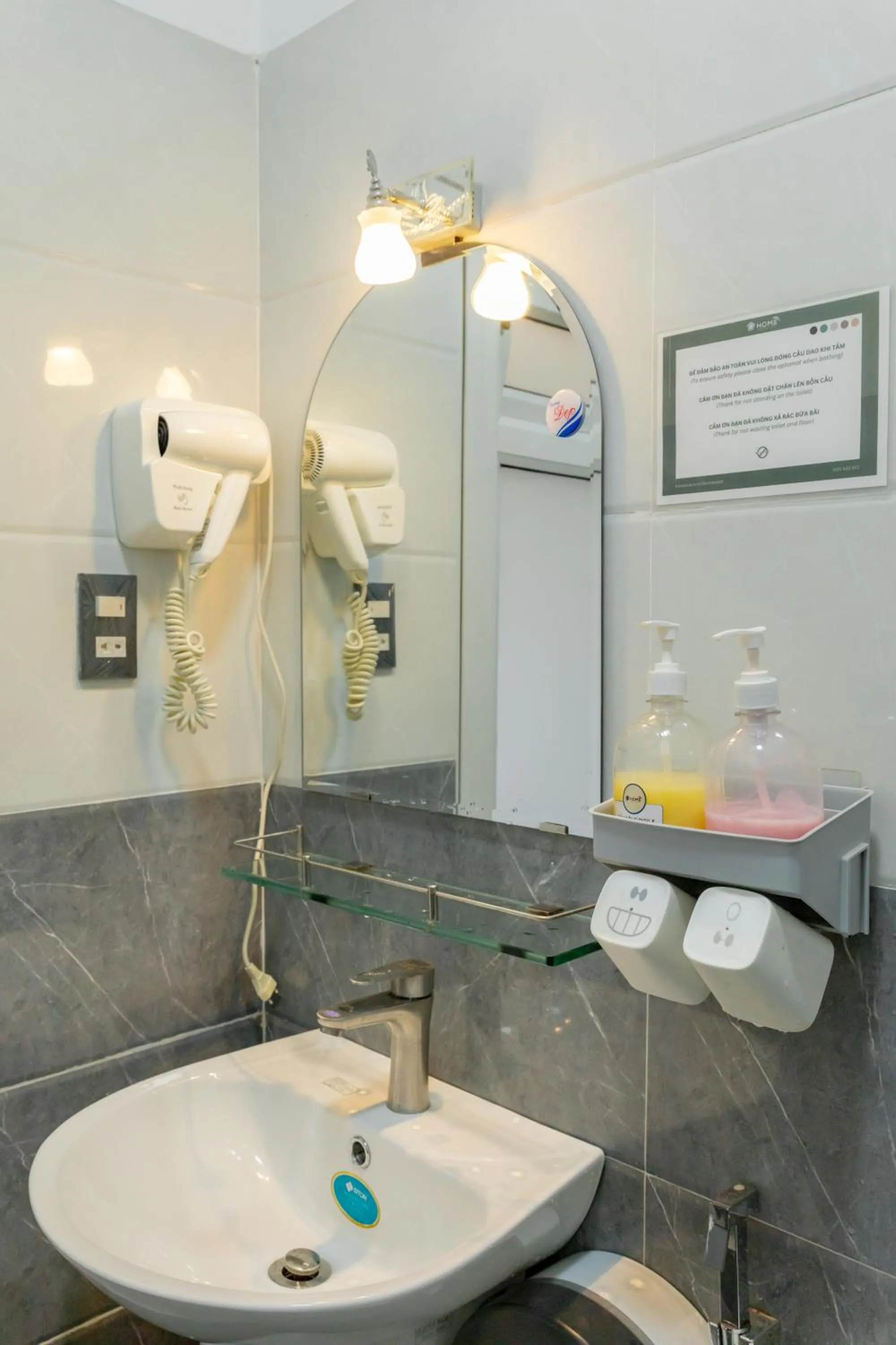 Shower in D Home Da Lat 3