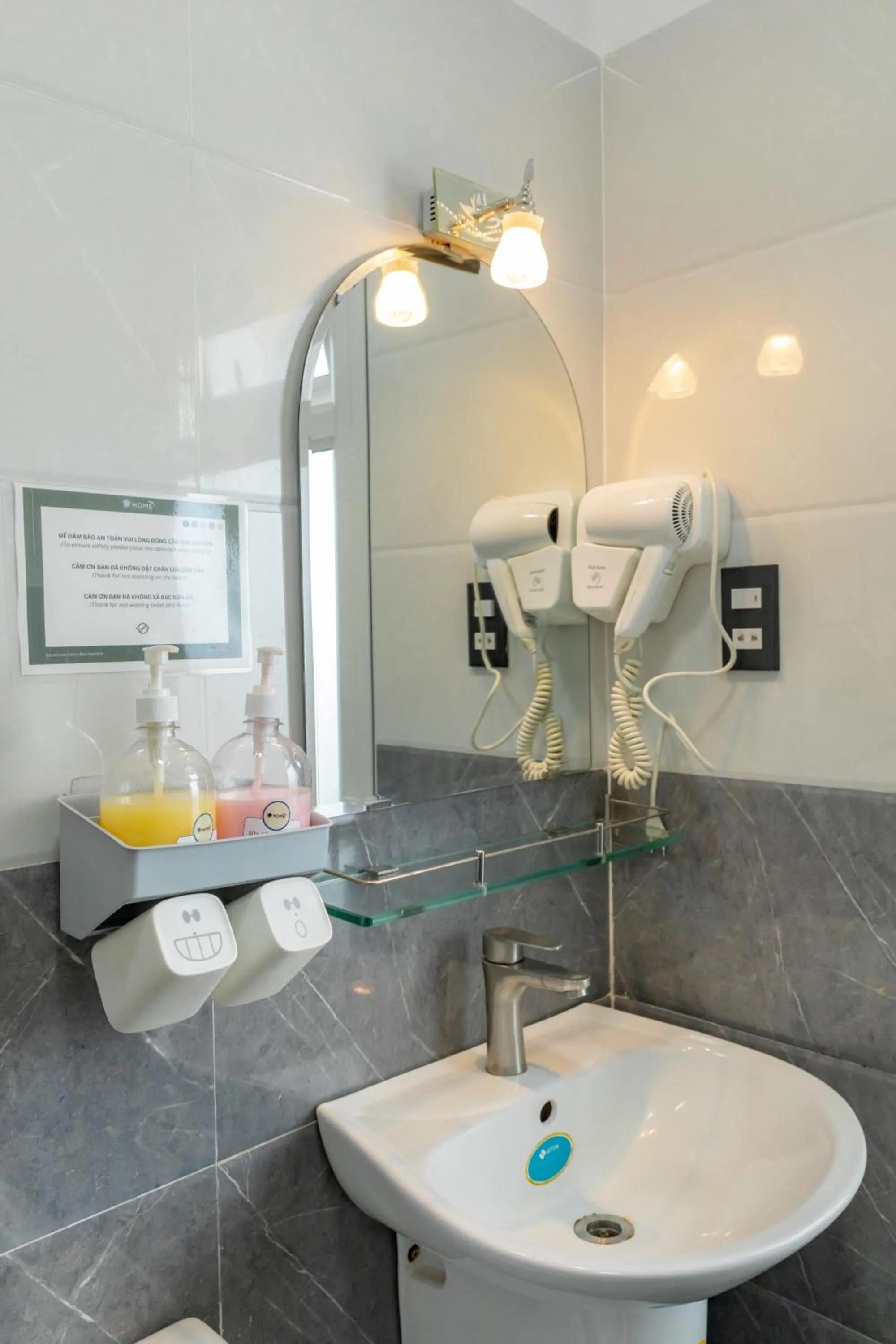 Shower in D Home Da Lat 3