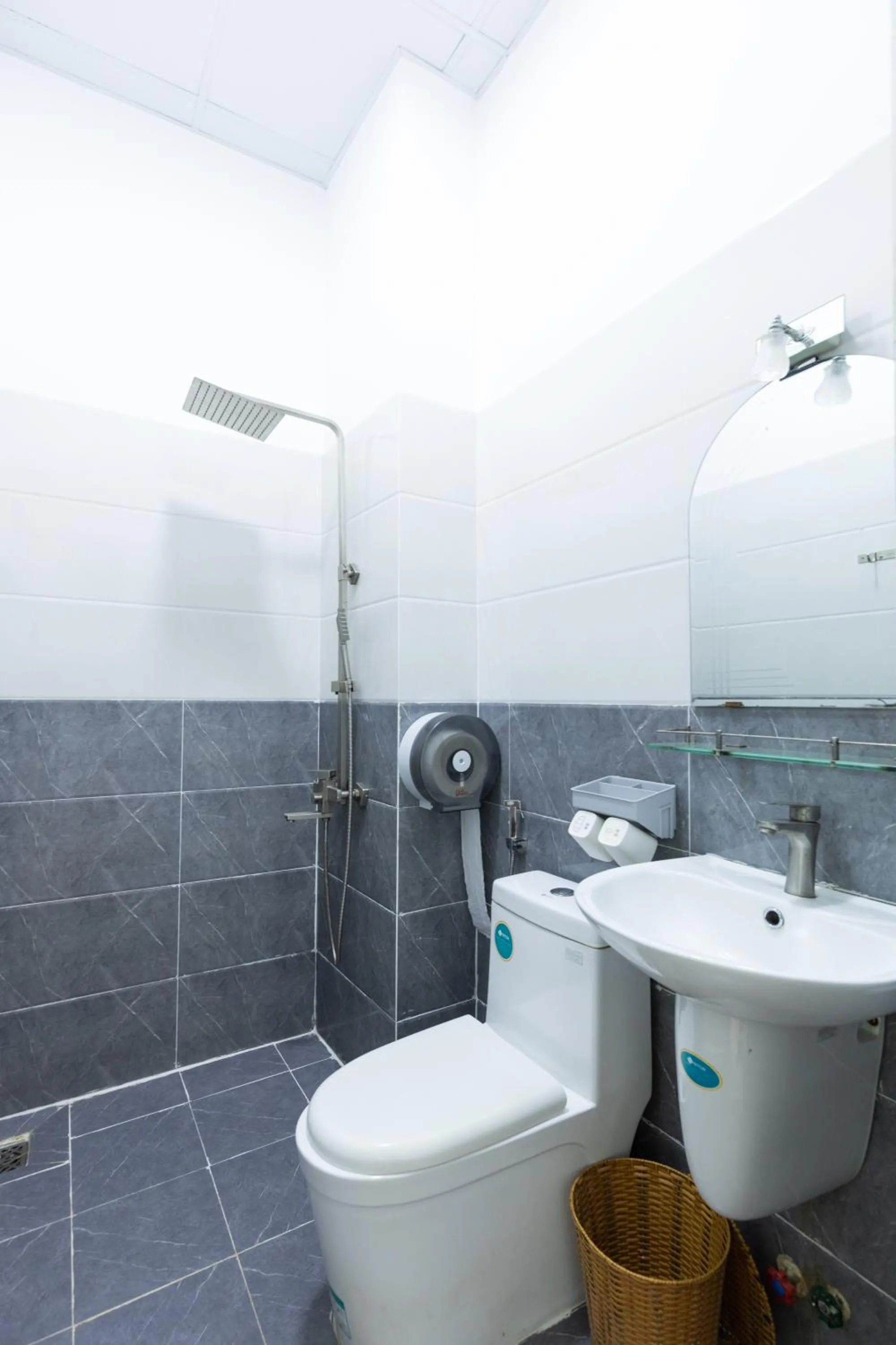 Shower in D Home Da Lat 3