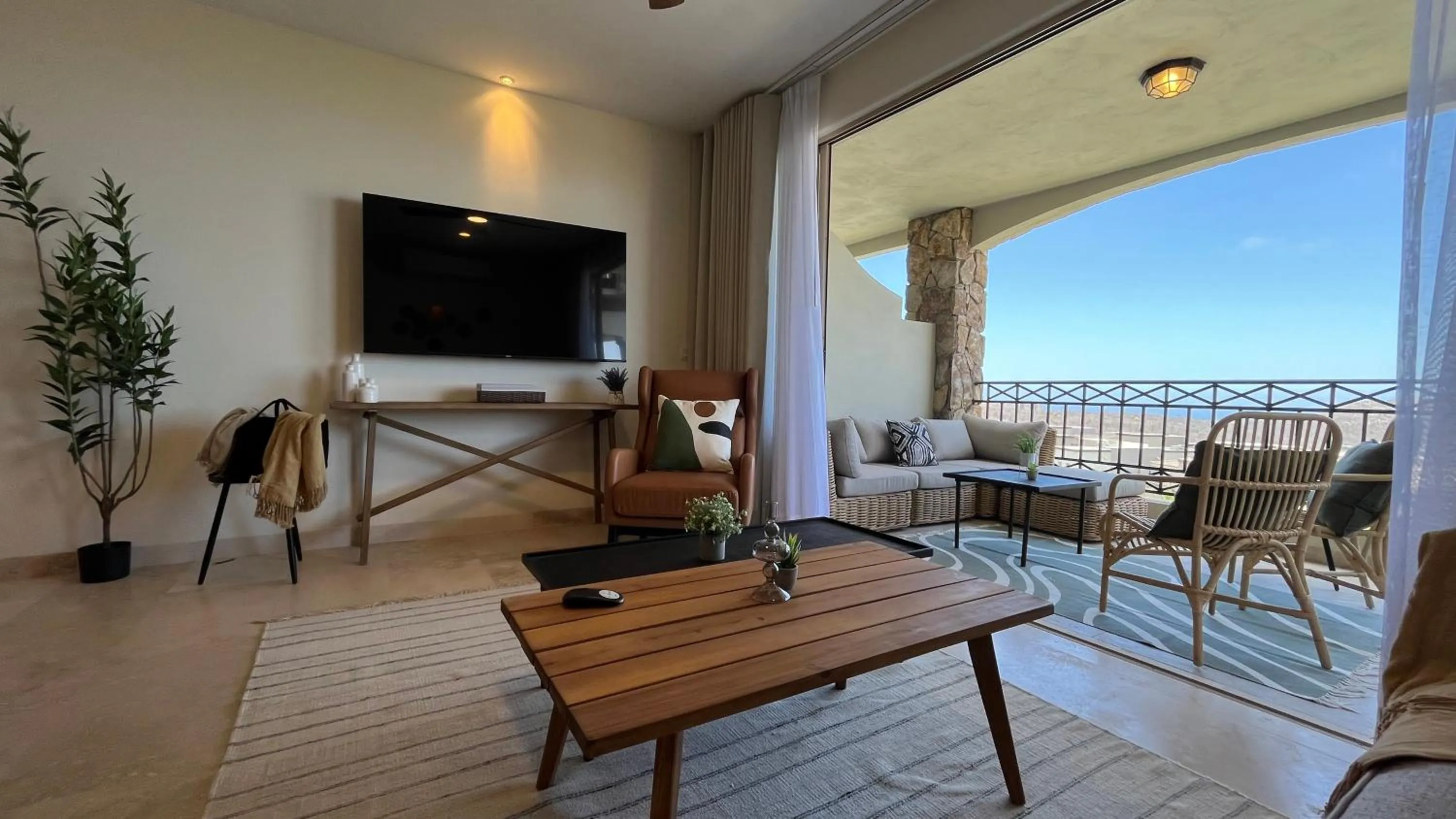 TV and multimedia in Beautyful and stuning condo 3bd