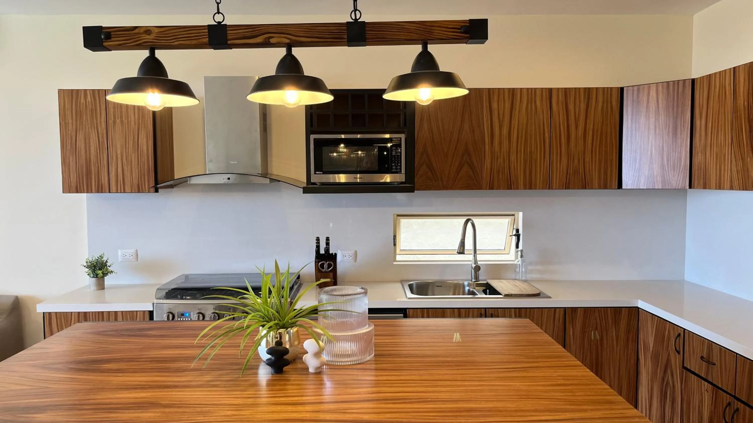 Kitchen or kitchenette in Beautyful and stuning condo 3bd