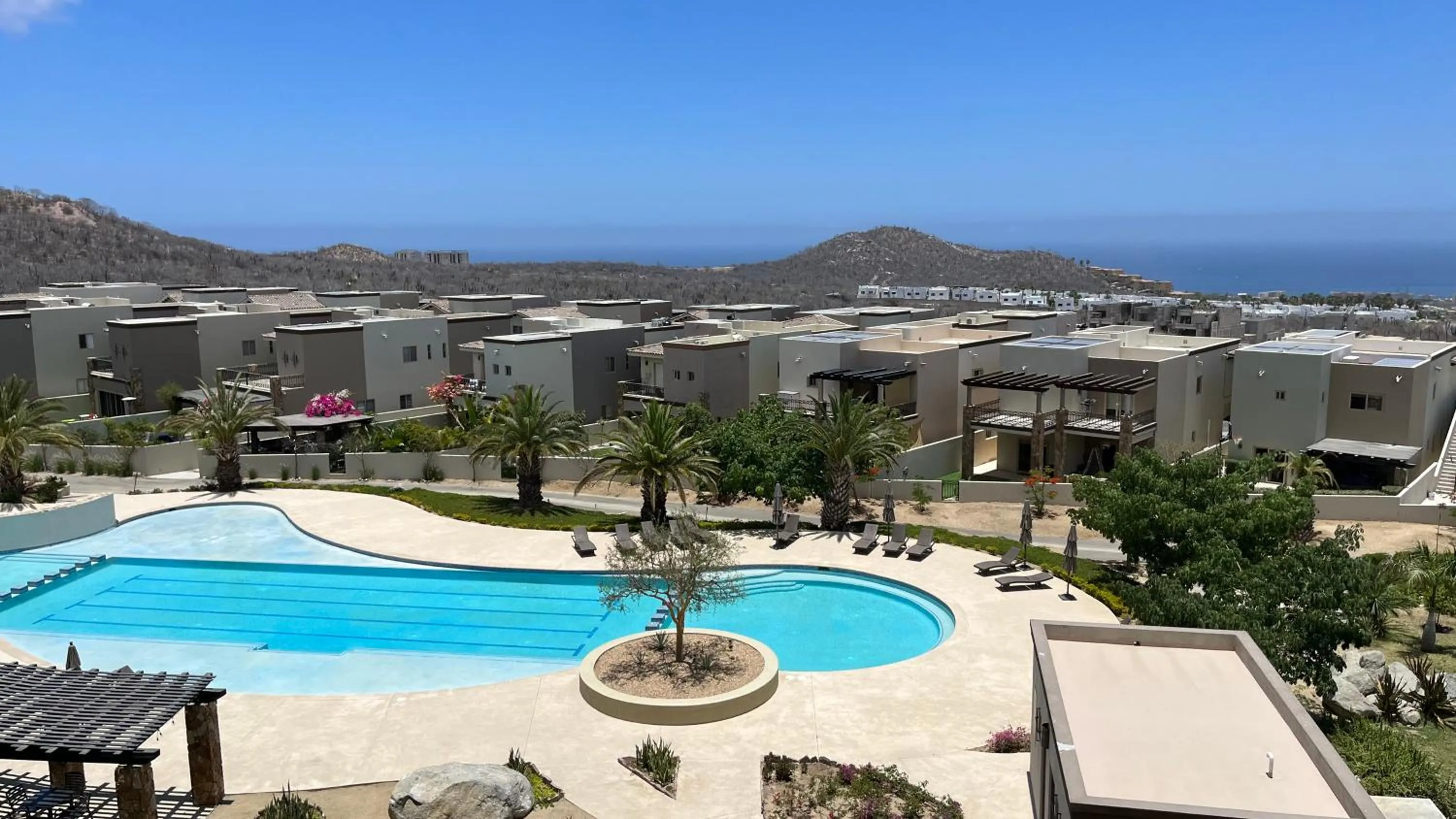 Pool view in Beautyful and stuning condo 3bd