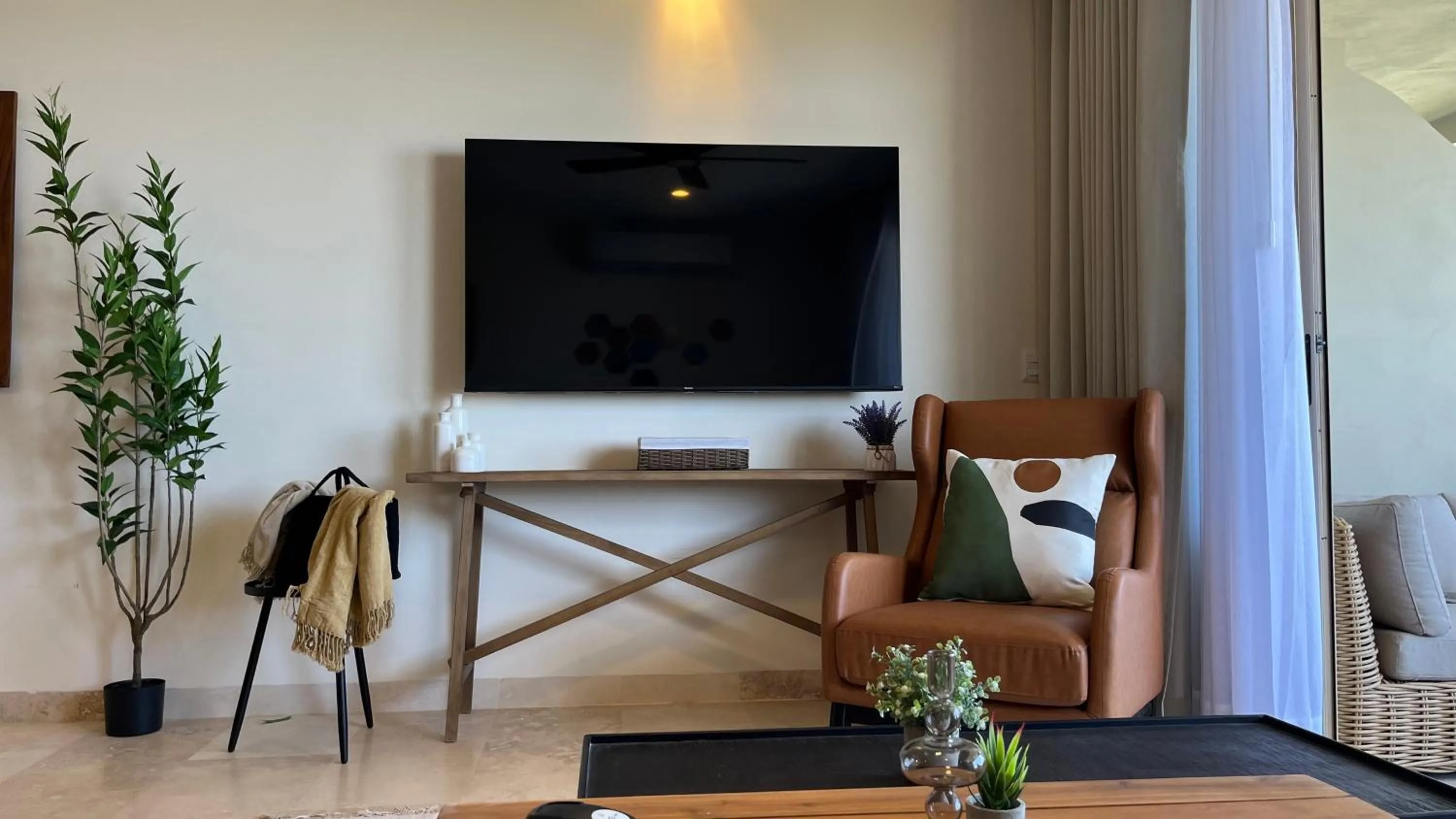 TV and multimedia in Beautyful and stuning condo 3bd