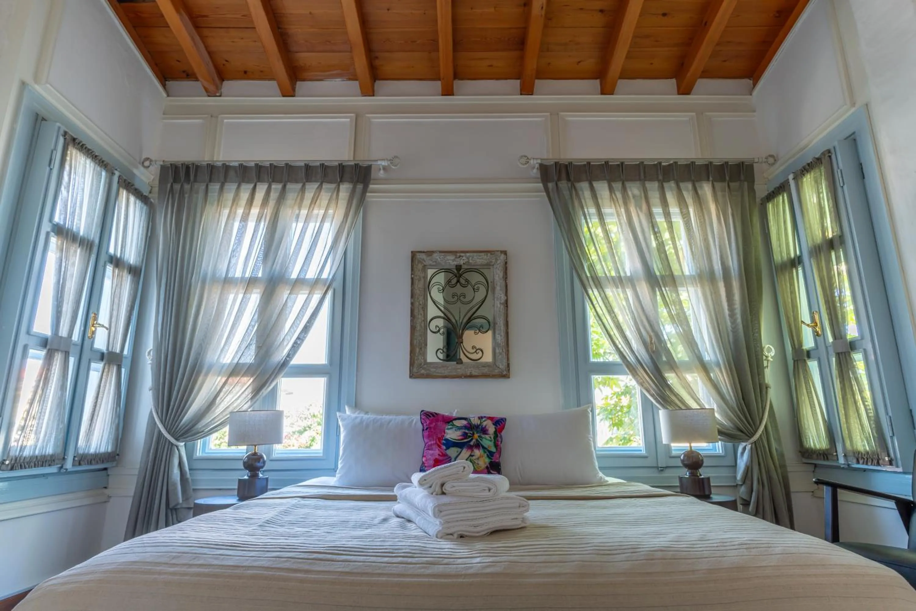 Bed in Alaçatı Taş Otel