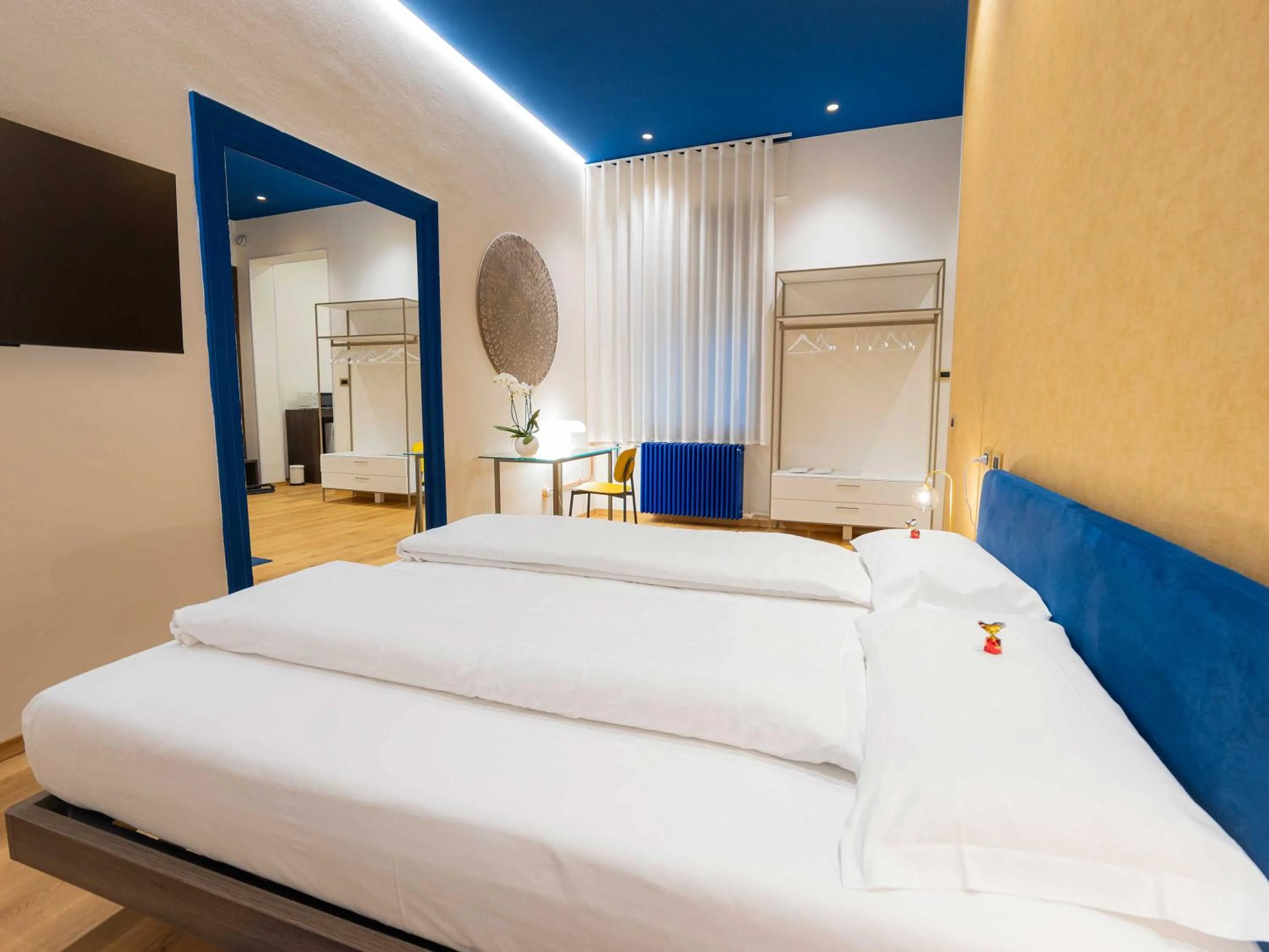 Bedroom, Bed in Isola Memmia