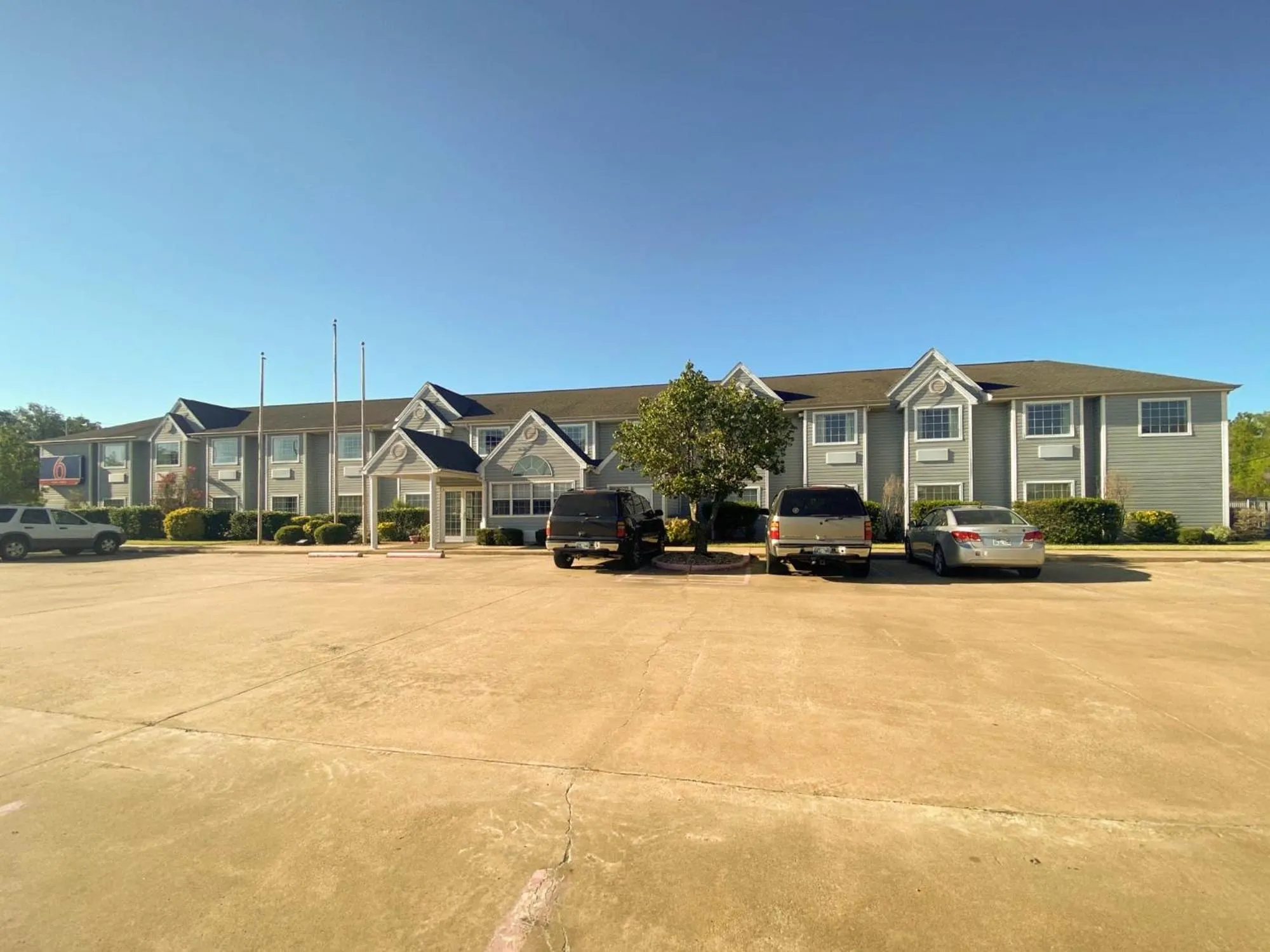 Property building in Studio 6 McAlester OK South