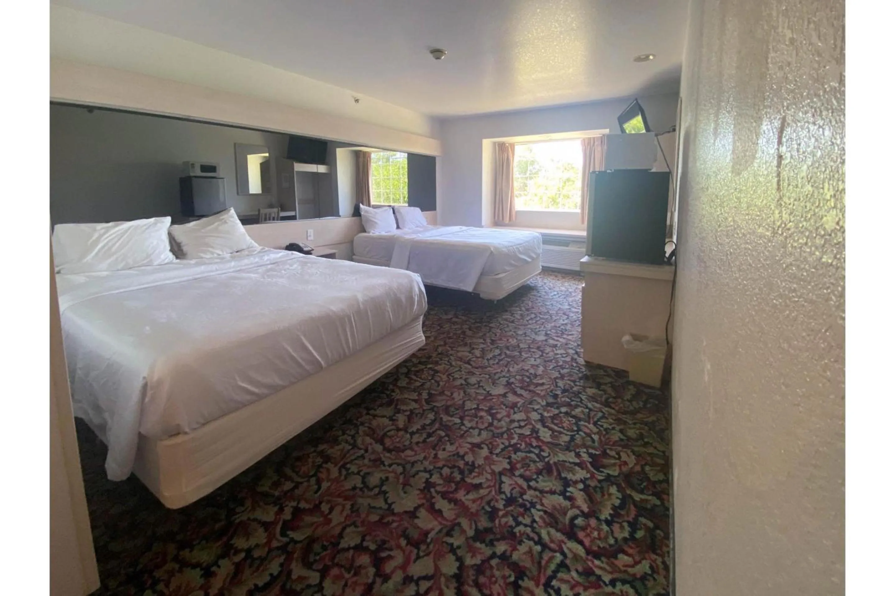 Bedroom, Bed in Studio 6 McAlester OK South