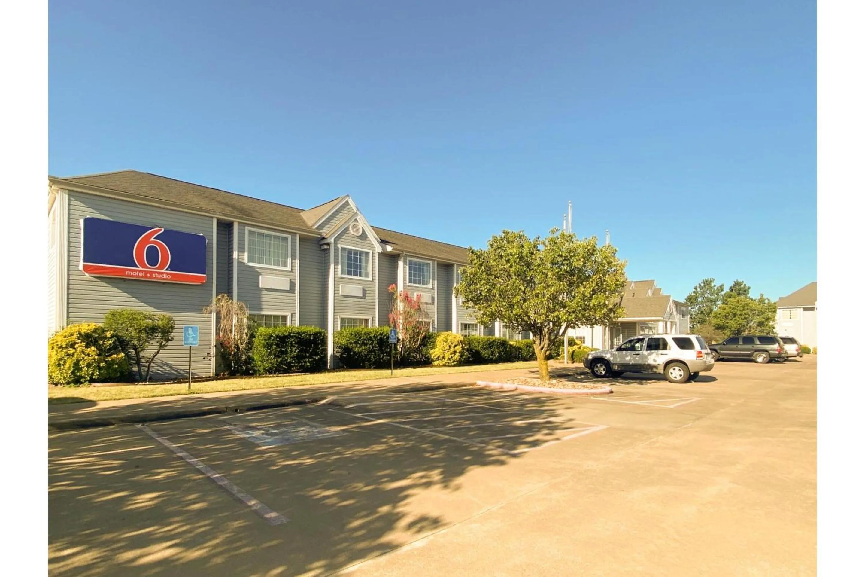 Property building in Studio 6 McAlester OK South