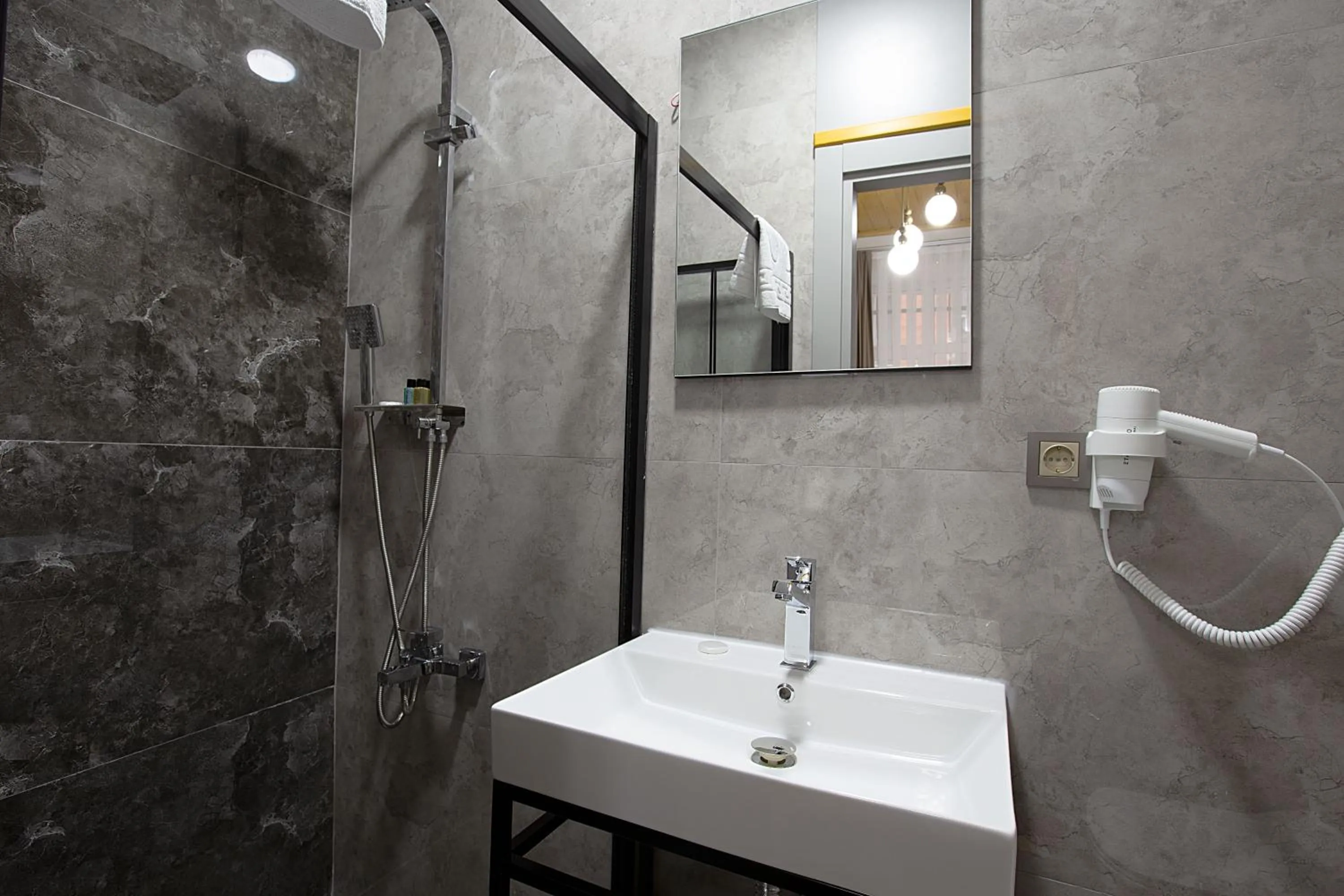 Shower in Guldehan Hotel