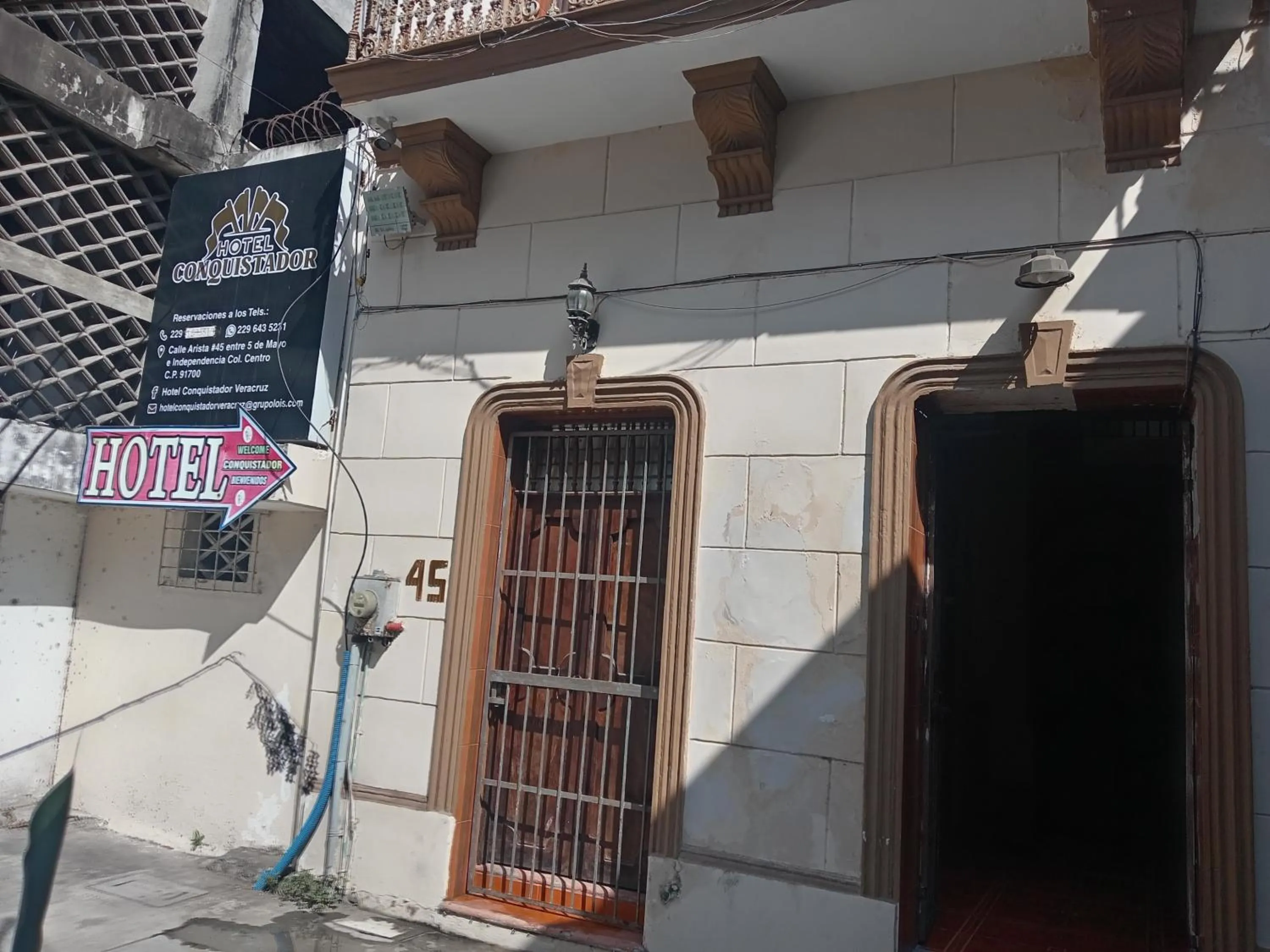 Facade/entrance in OYO Hotel El Conquistador