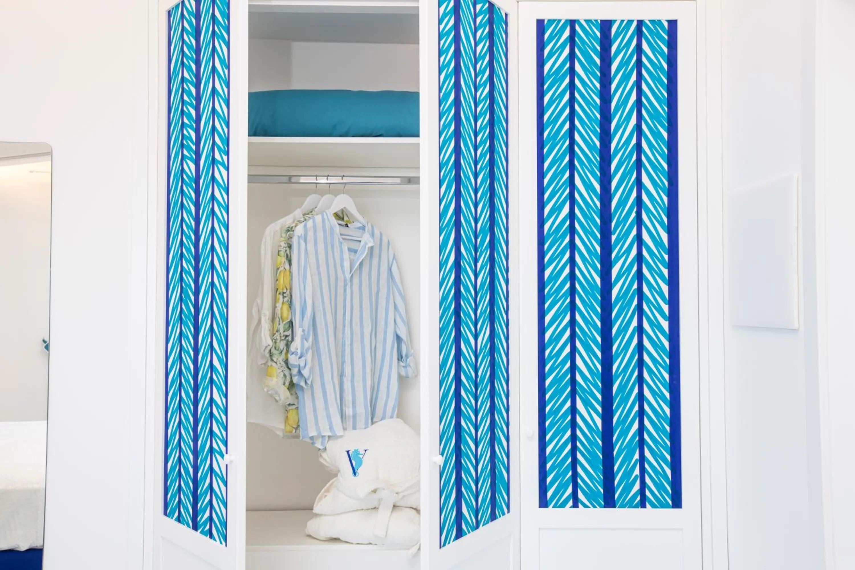 wardrobe in YourHome - Villa Veronica Luxury Suites in Amalfi coast