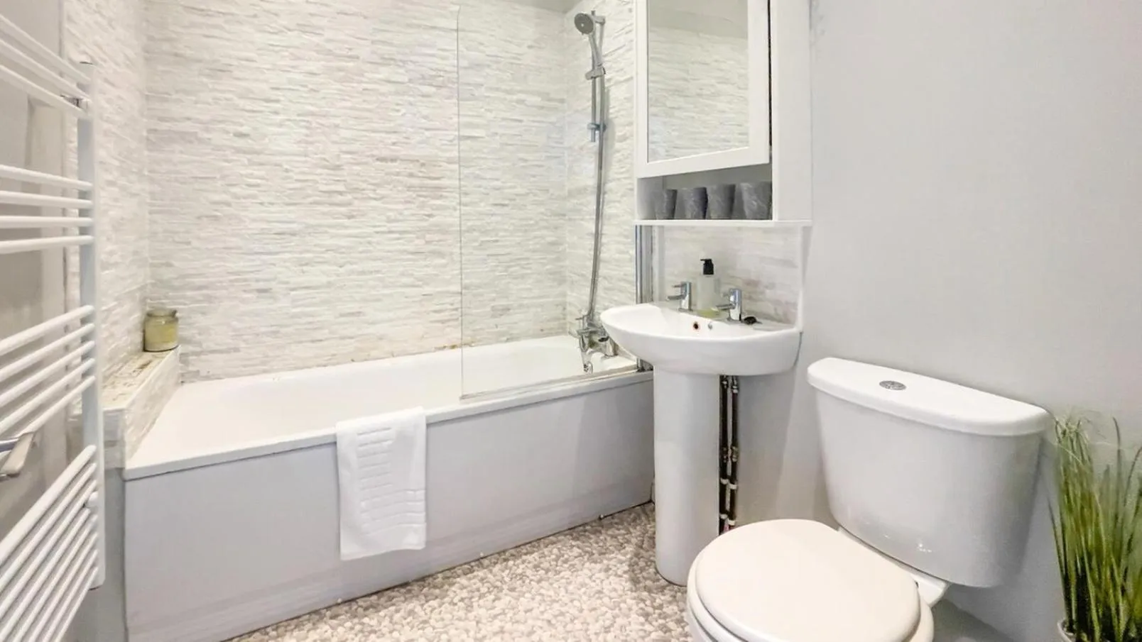 Toilet in Seaview Apt Turner Contemporary, Margate By Adliv