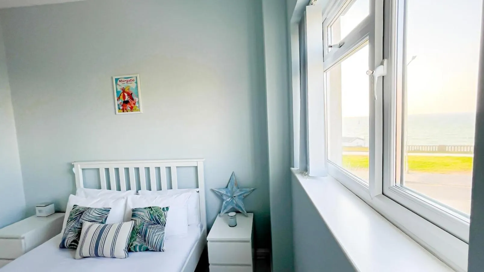 Bed in Seaview Apt Turner Contemporary, Margate By Adliv