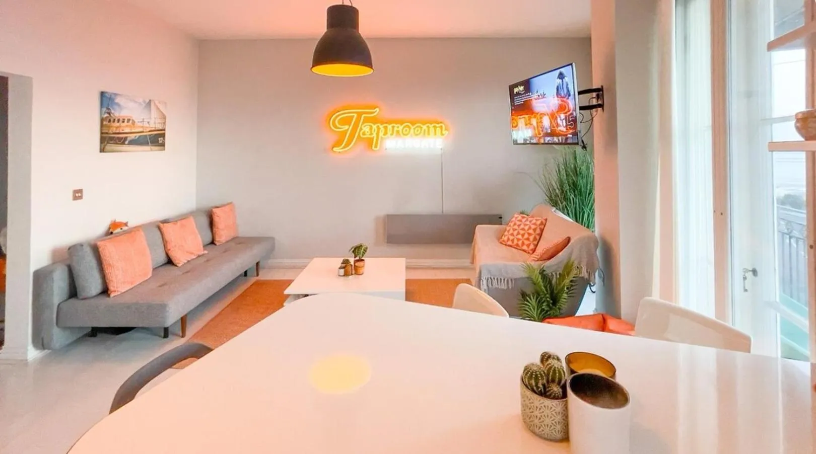 Living room in Seaview Apt Turner Contemporary, Margate By Adliv