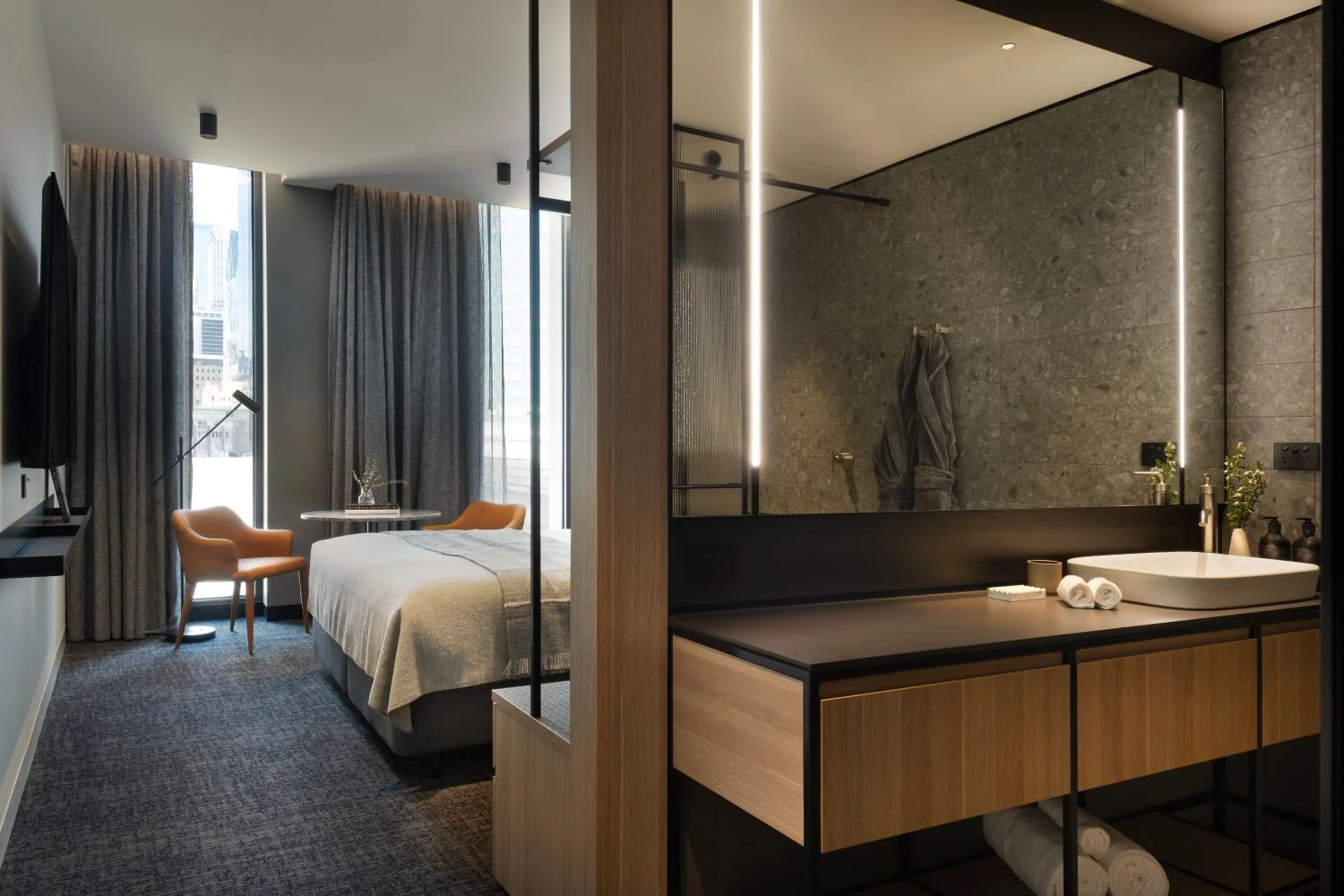 Bathroom, Bed in The Howey