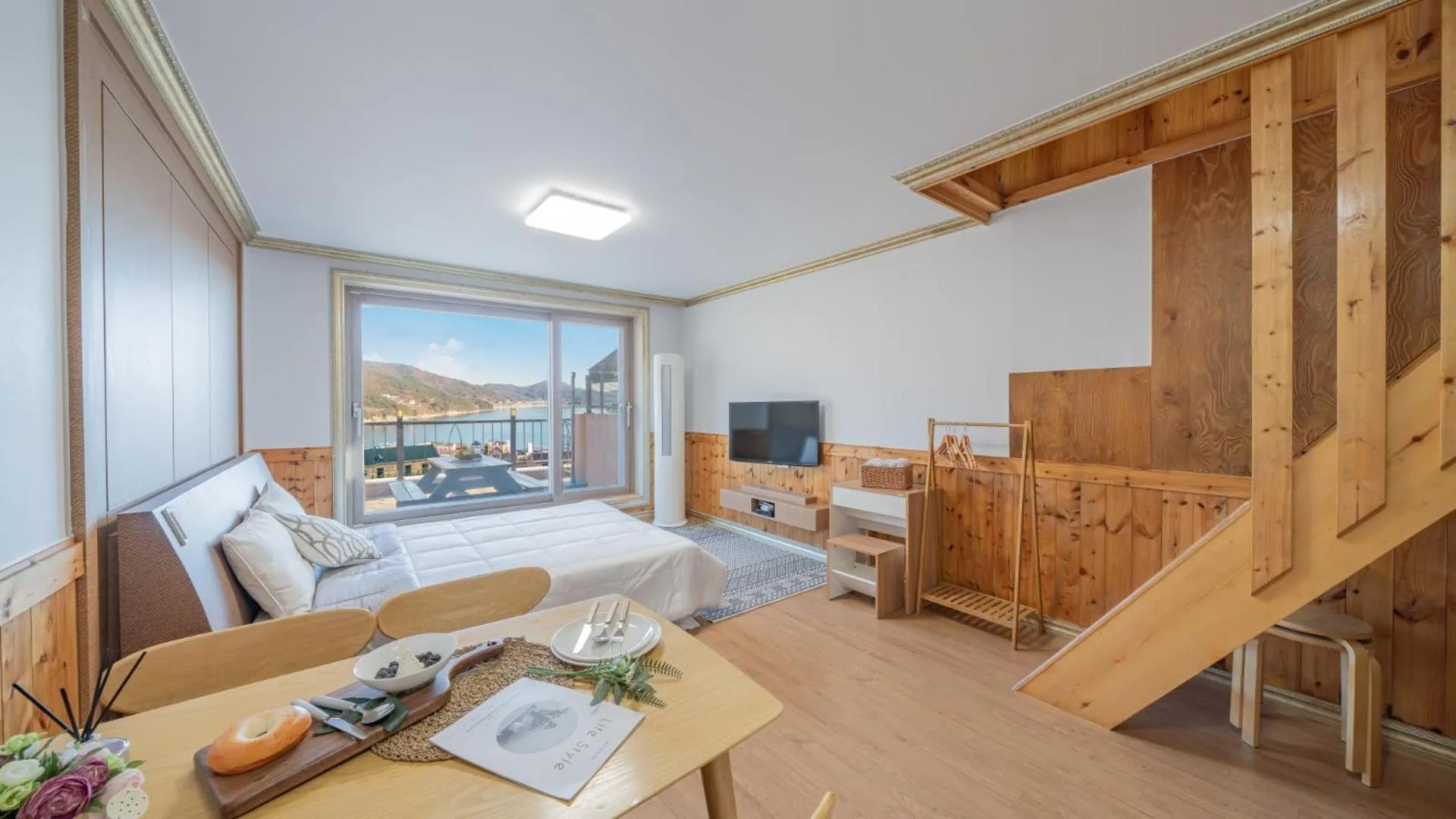 Communal lounge/ TV room in Maremonte Pension