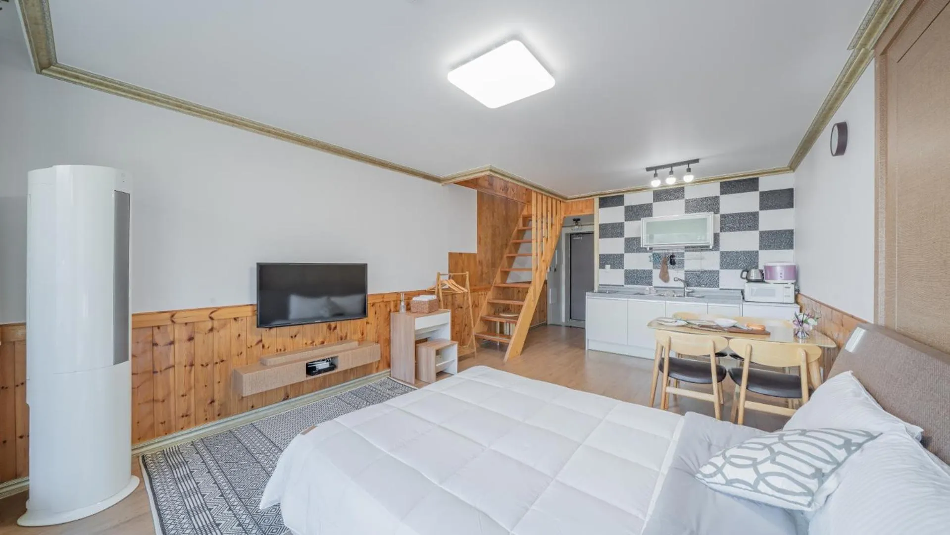 Communal lounge/ TV room, Bed in Maremonte Pension