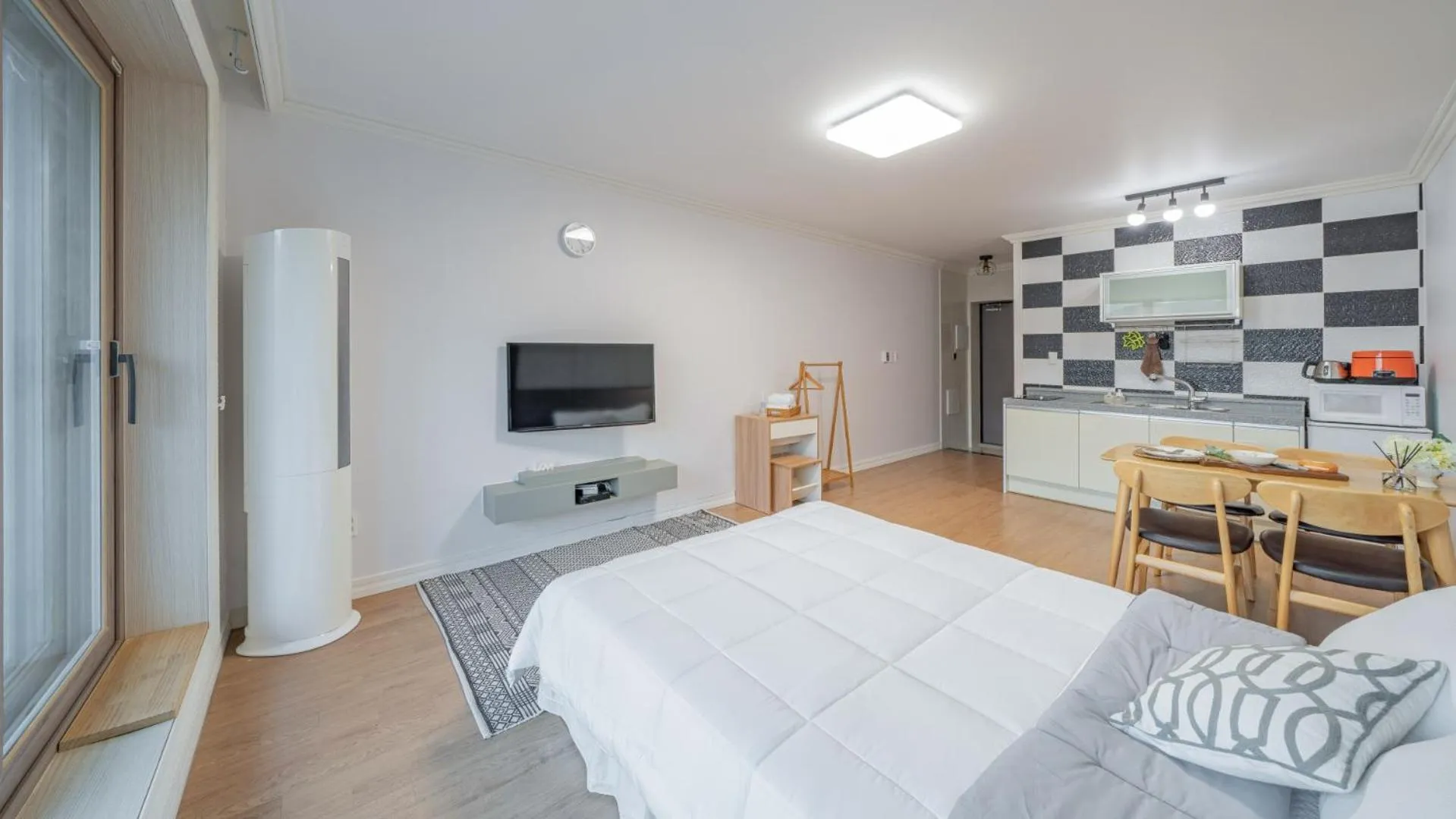 Communal lounge/ TV room, Bed in Maremonte Pension