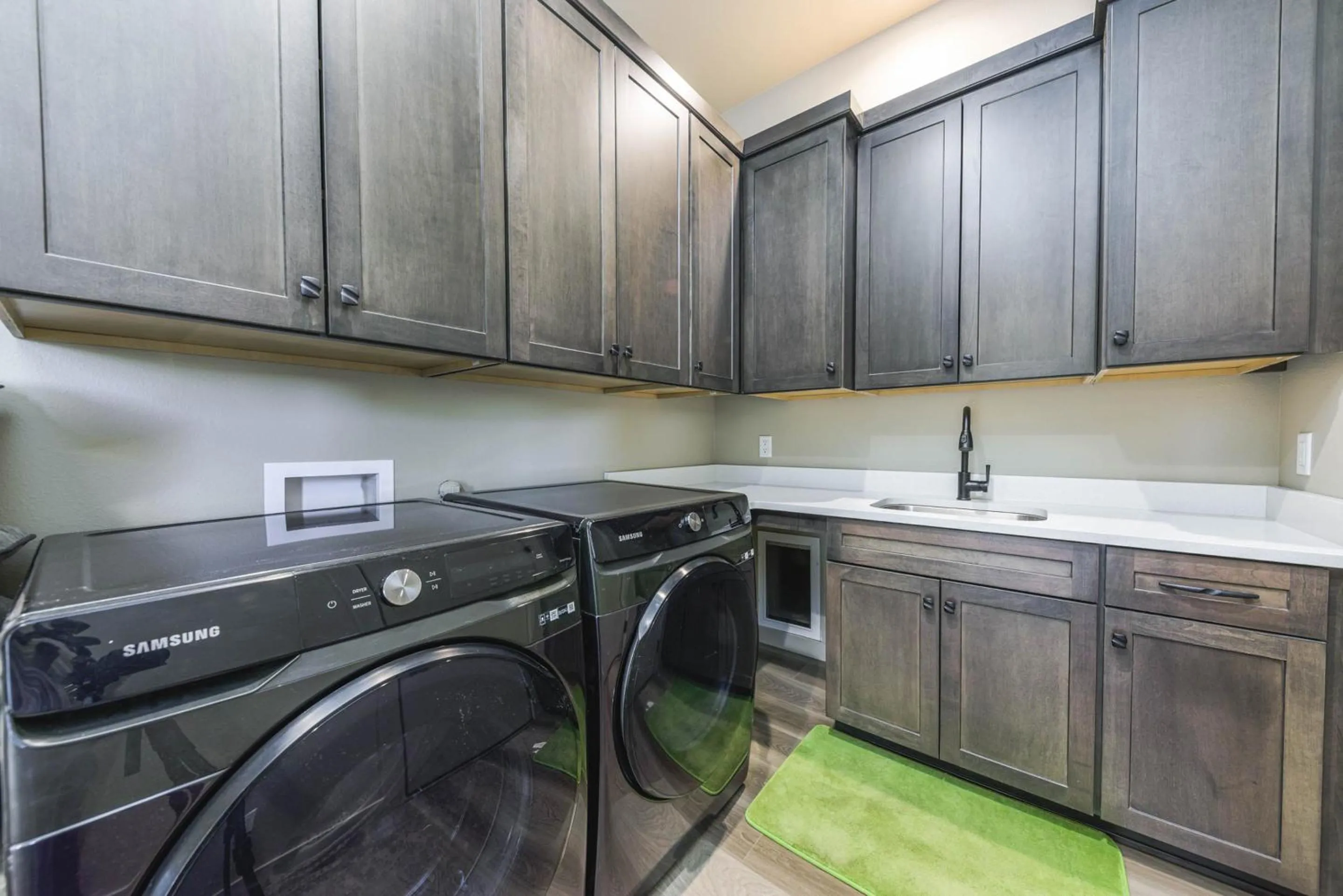 Property building in Viewtopia