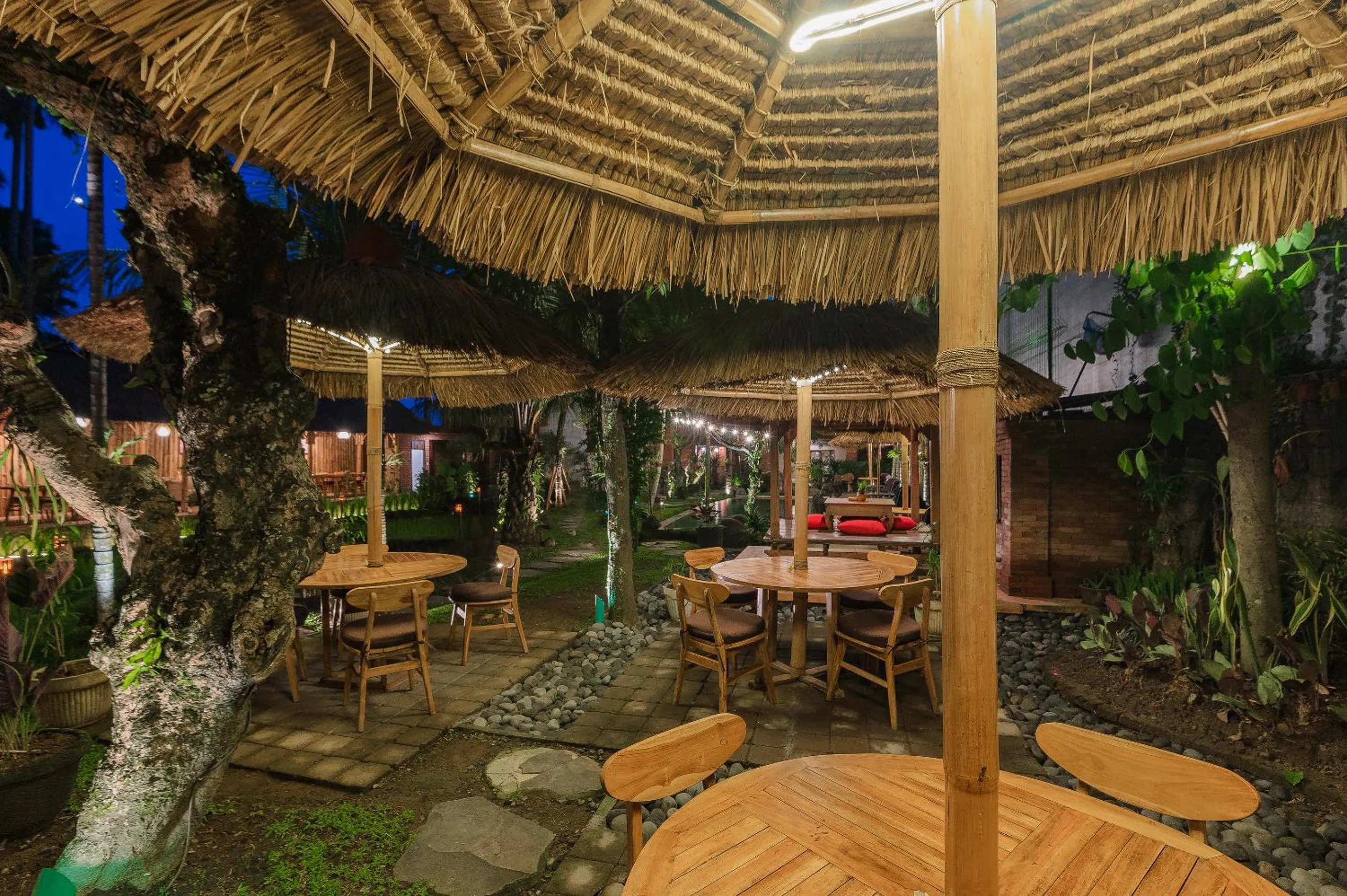 Restaurant/places to eat in Gana Hotel & Restaurant