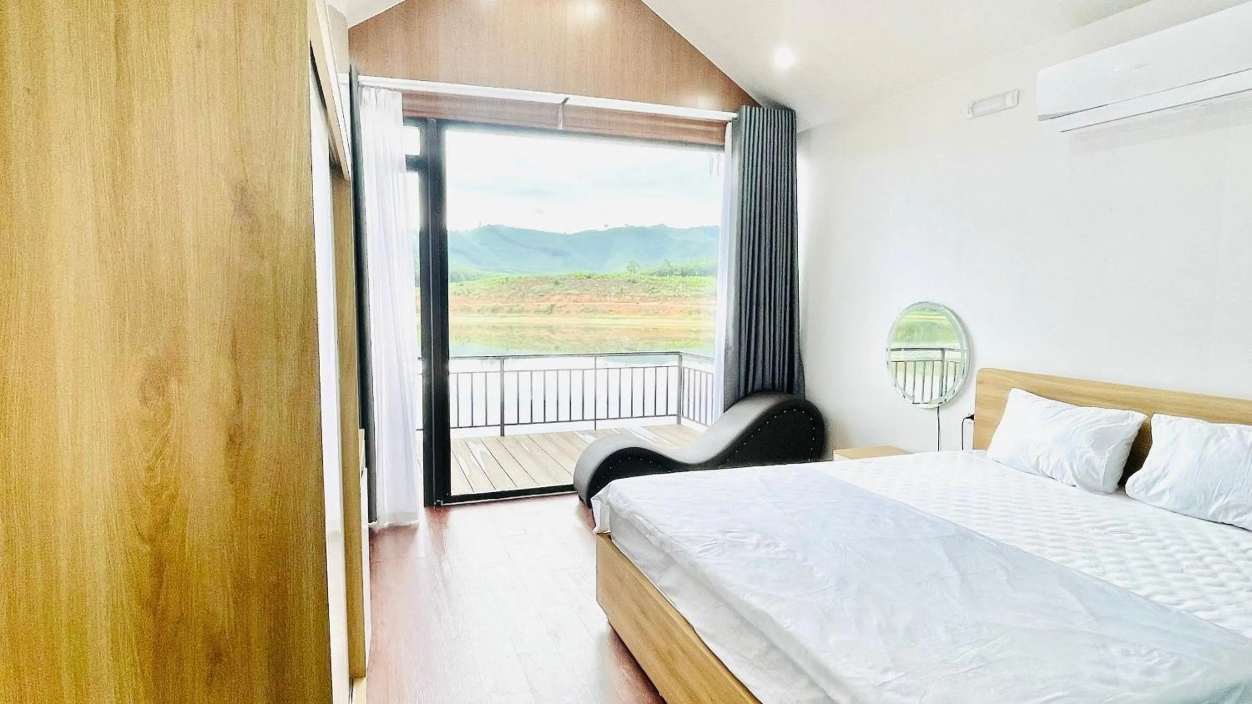 Bed in KHU DU LỊCH SINH THÁI HÒN MÁT