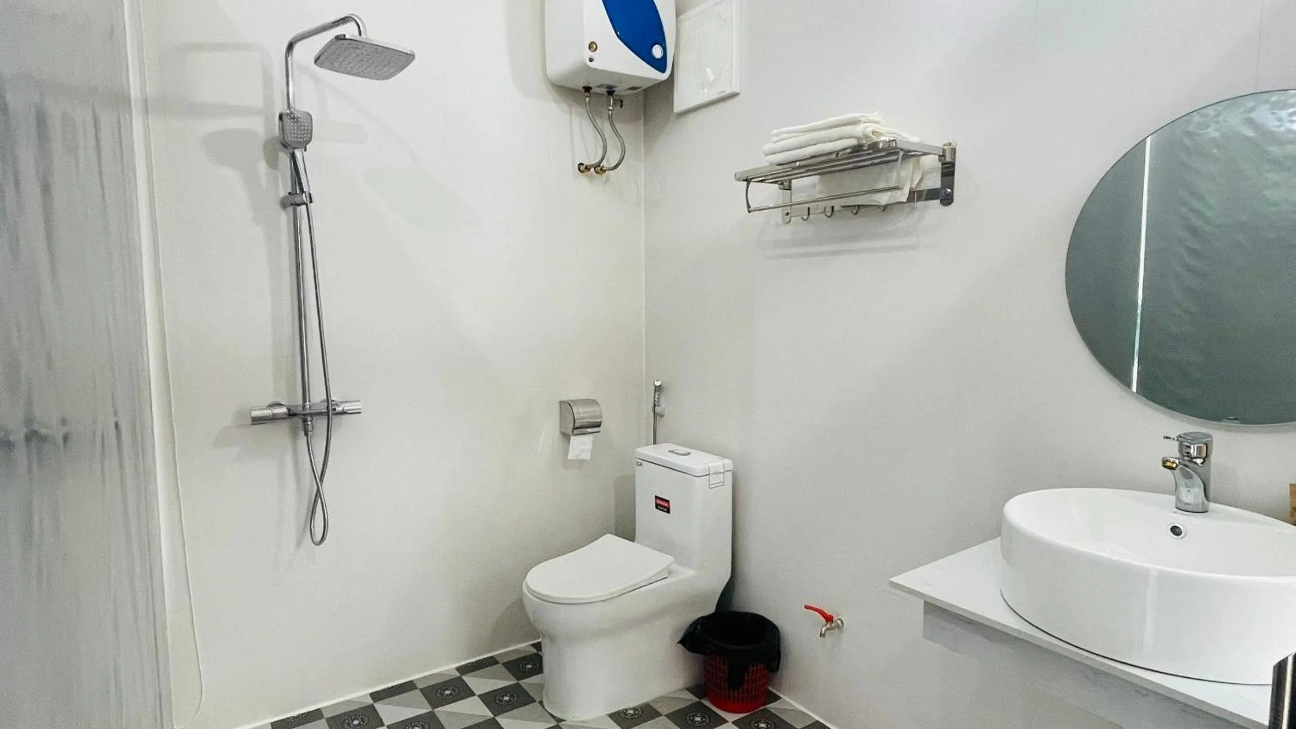 Shower in KHU DU LỊCH SINH THÁI HÒN MÁT