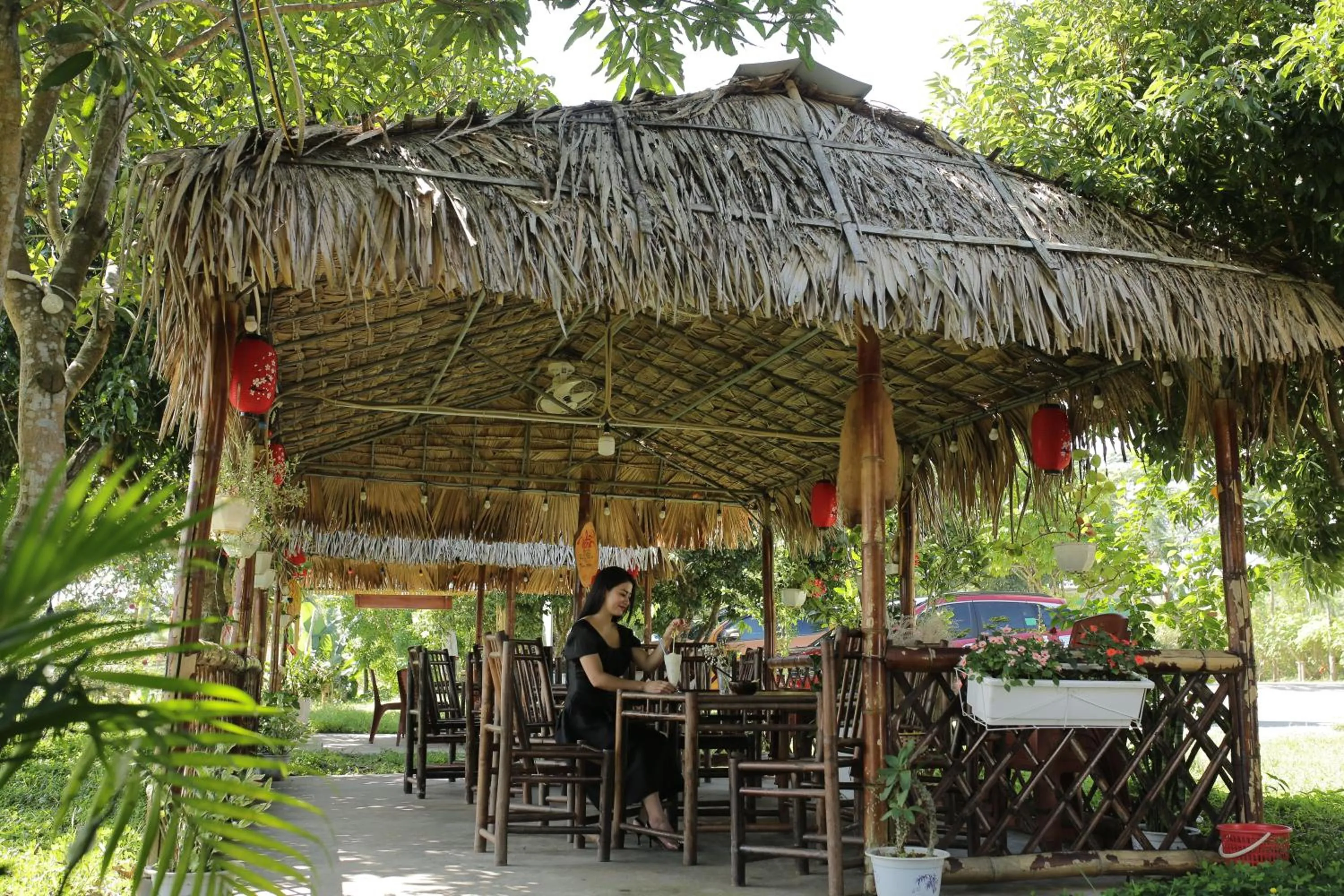 Restaurant/places to eat in KHU DU LỊCH SINH THÁI HÒN MÁT
