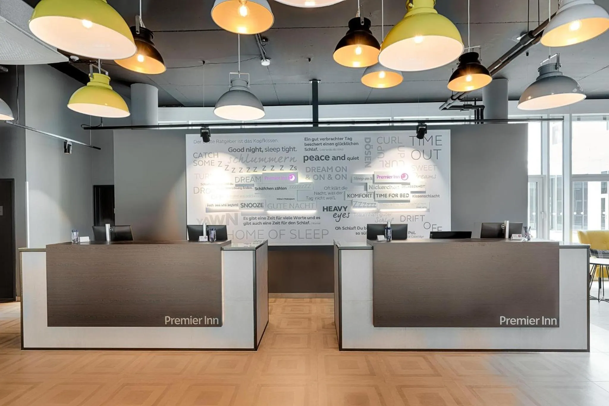 Lobby or reception in Premier Inn Wolfsburg City Centre