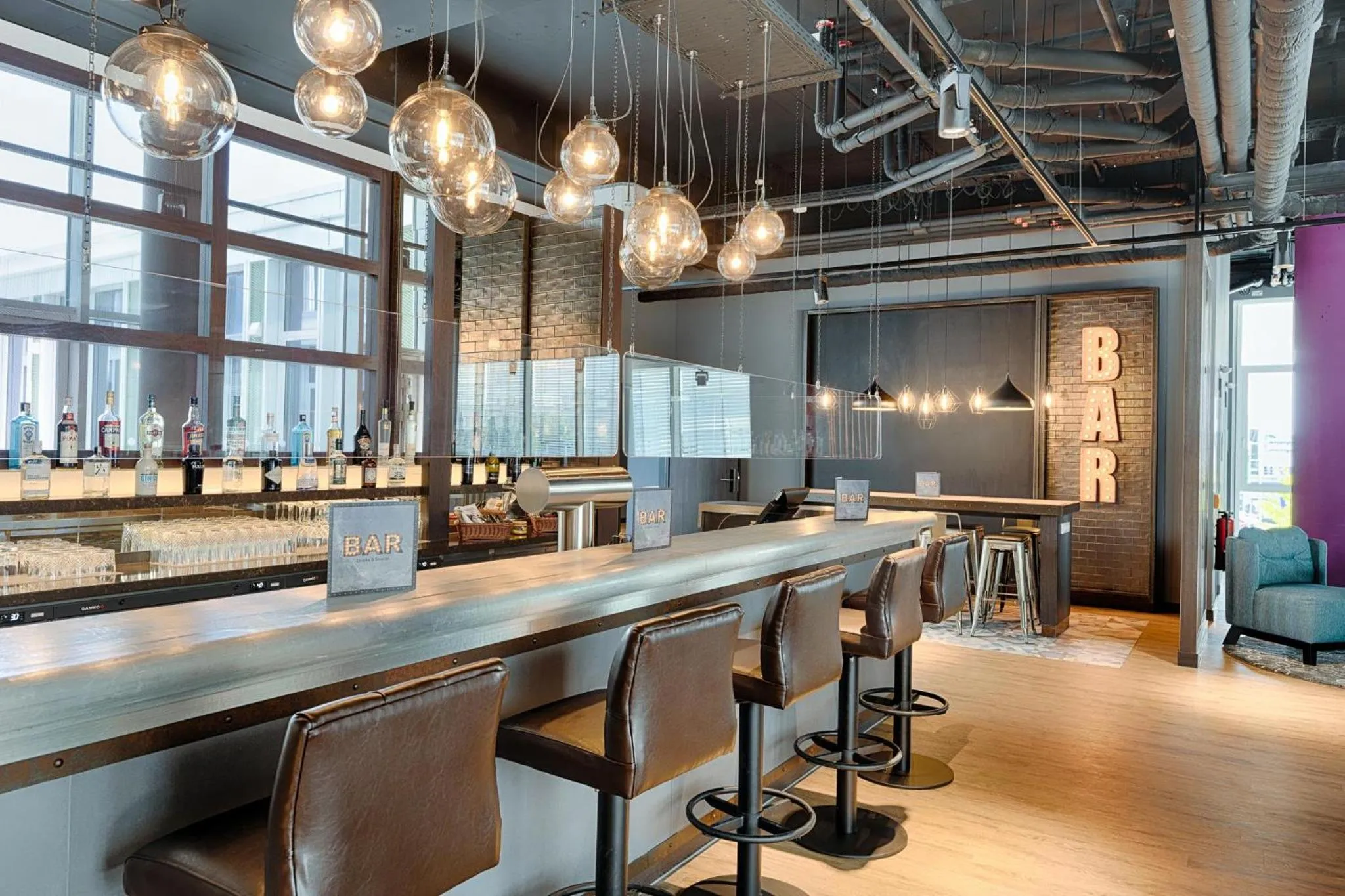 Lounge or bar in Premier Inn Wolfsburg City Centre