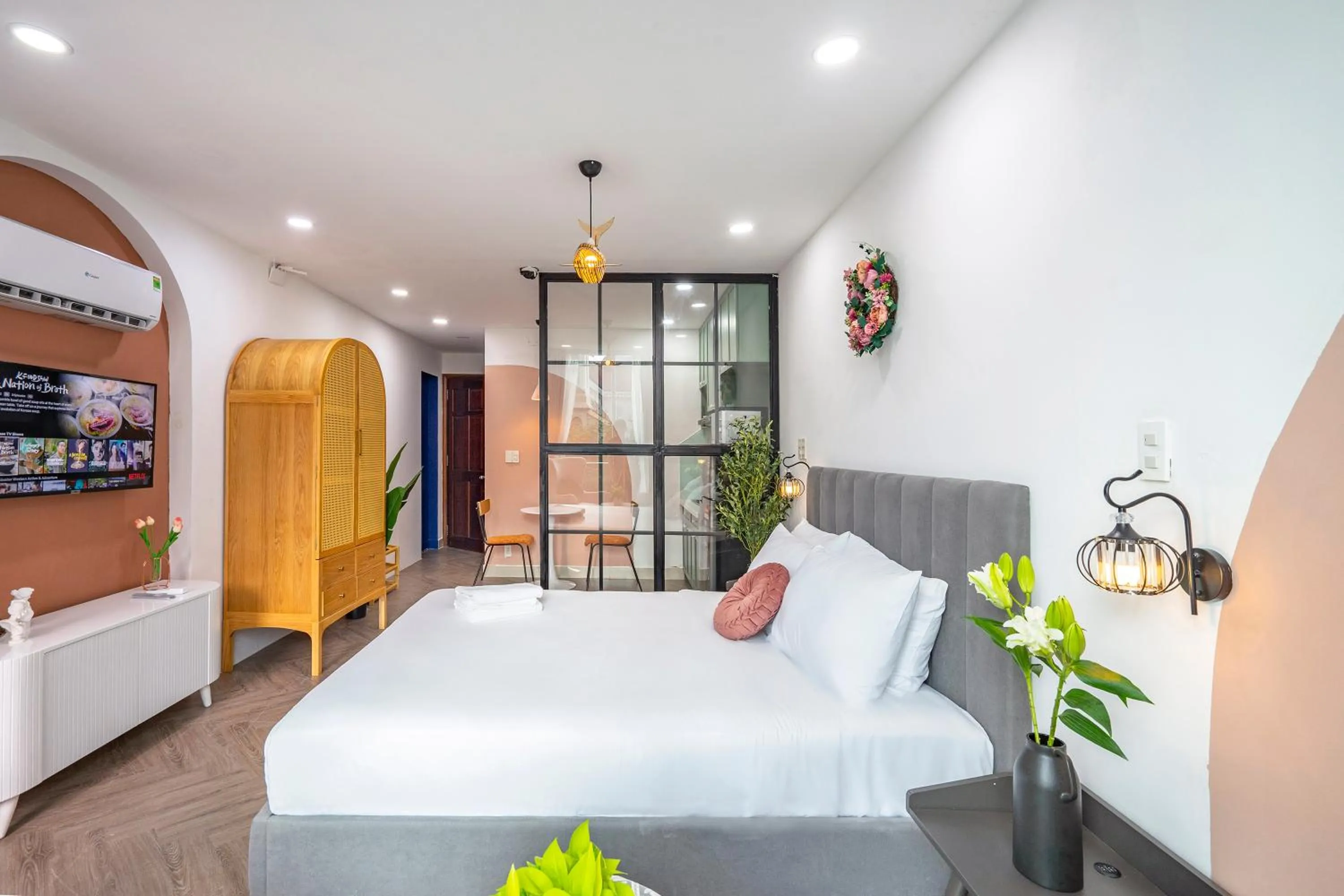 TV and multimedia, Bed in SAZI Church View Home - Free Nails HairWash